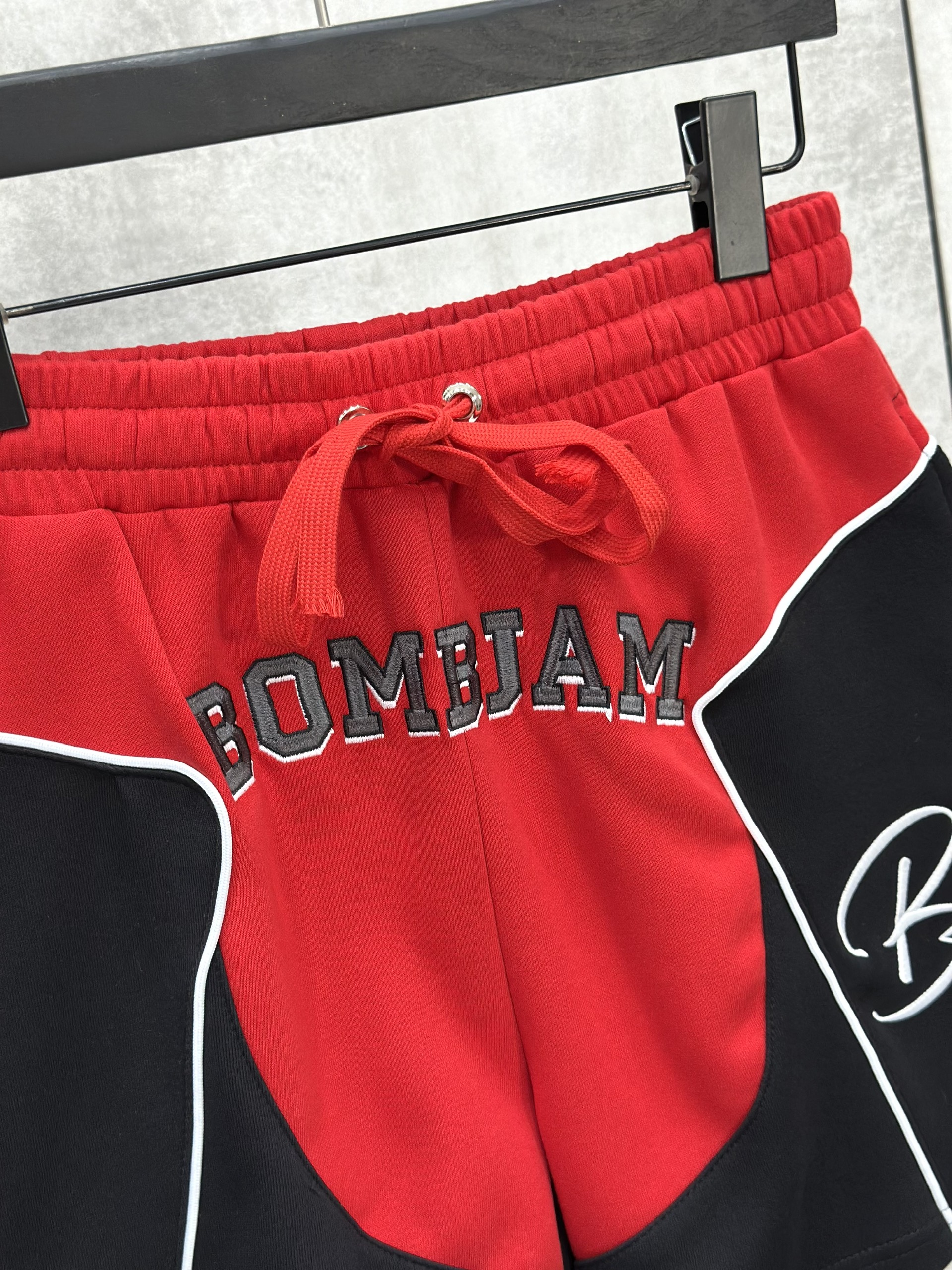 Quần short đùi thể thao TANYA Bombjam Đen Đỏ Like Auth M-XL VTN