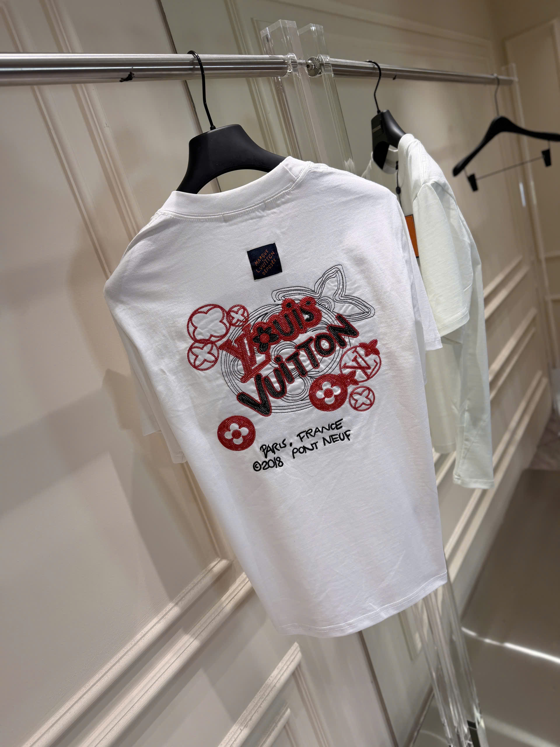 Áo phông T shirt Louis Vuitton LV logo thêu trước sau Like Auth S-XL NV