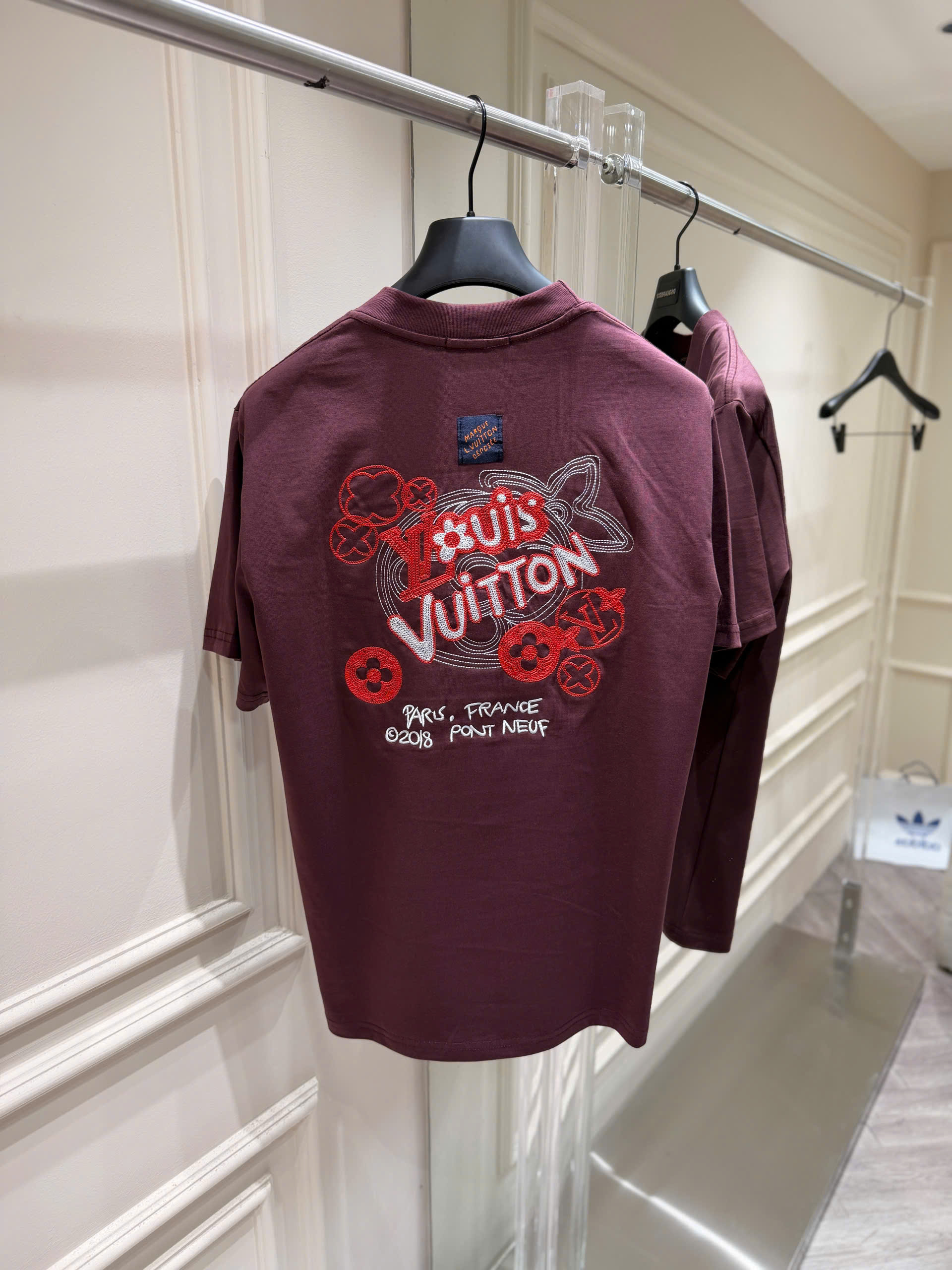 Áo phông T shirt Louis Vuitton LV logo thêu trước sau Like Auth S-XL NV