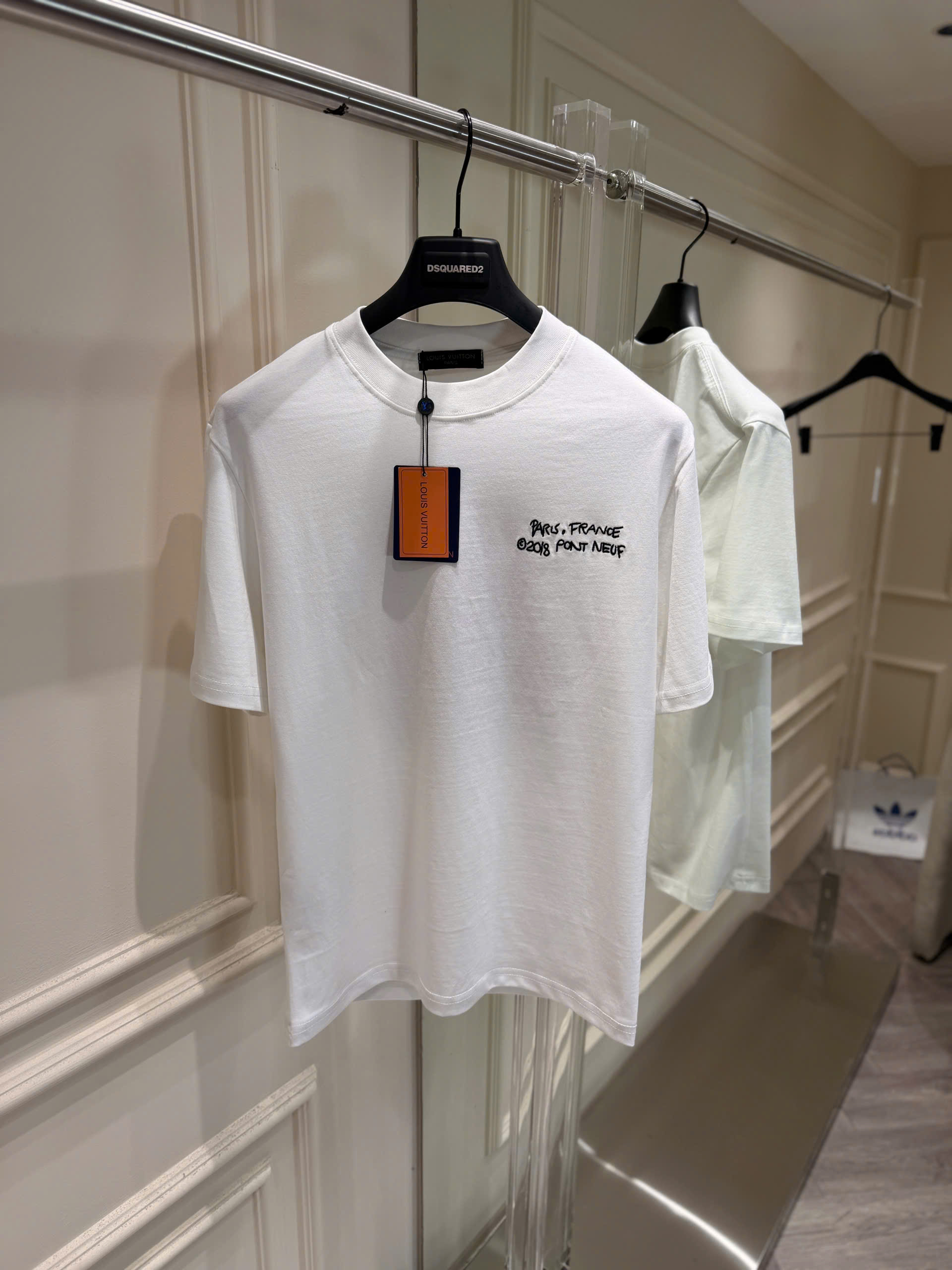 Áo phông T shirt Louis Vuitton LV logo thêu trước sau Like Auth S-XL NV