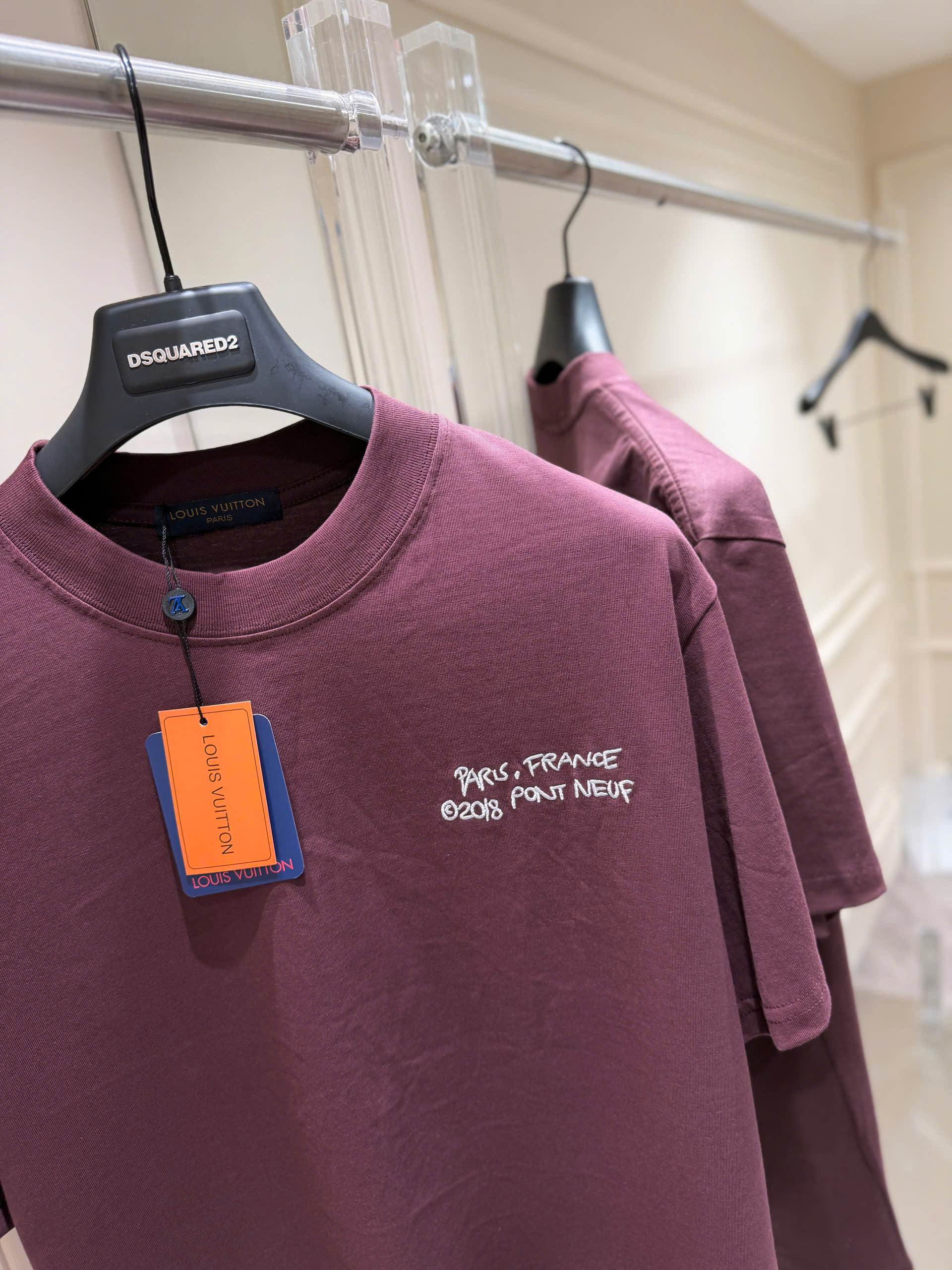 Áo phông T shirt Louis Vuitton LV logo thêu trước sau Like Auth S-XL NV