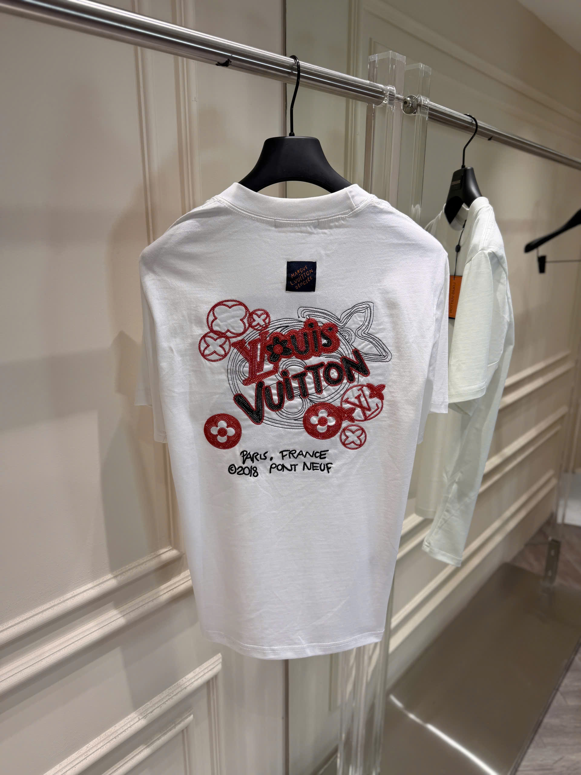 Áo phông T shirt Louis Vuitton LV logo thêu trước sau Like Auth S-XL NV