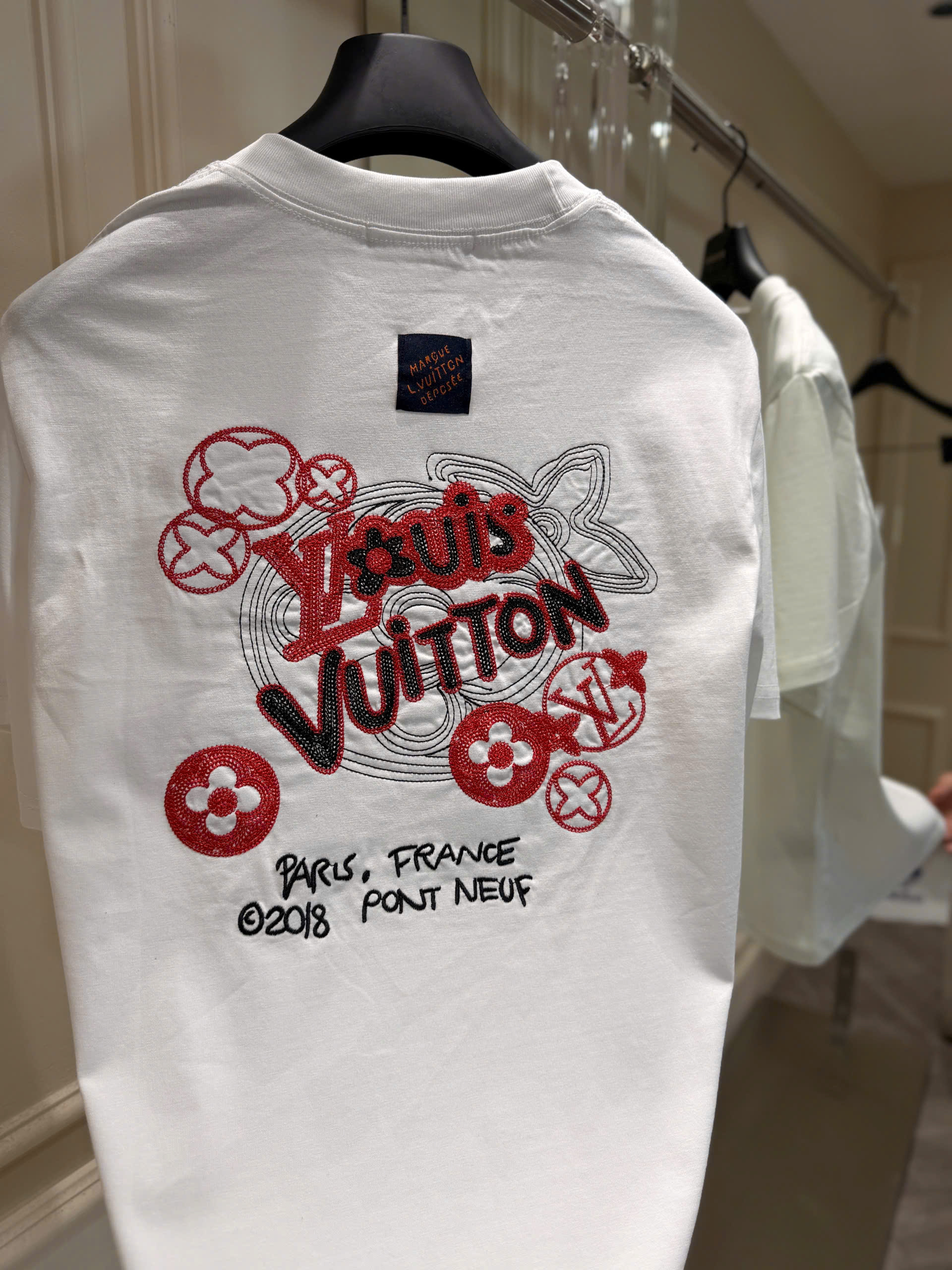 Áo phông T shirt Louis Vuitton LV logo thêu trước sau Like Auth S-XL NV