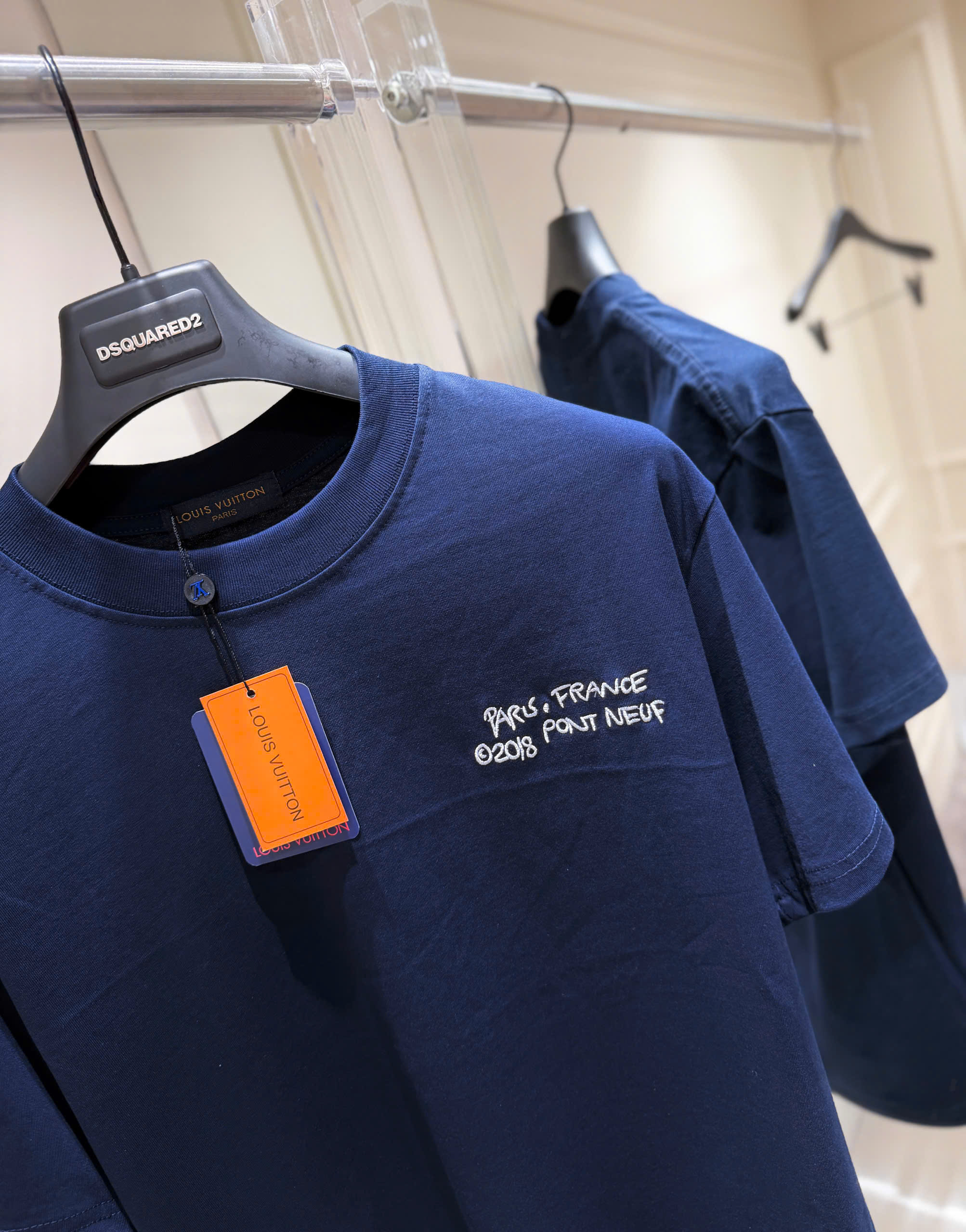 Áo phông T shirt Louis Vuitton LV logo thêu trước sau Like Auth S-XL NV