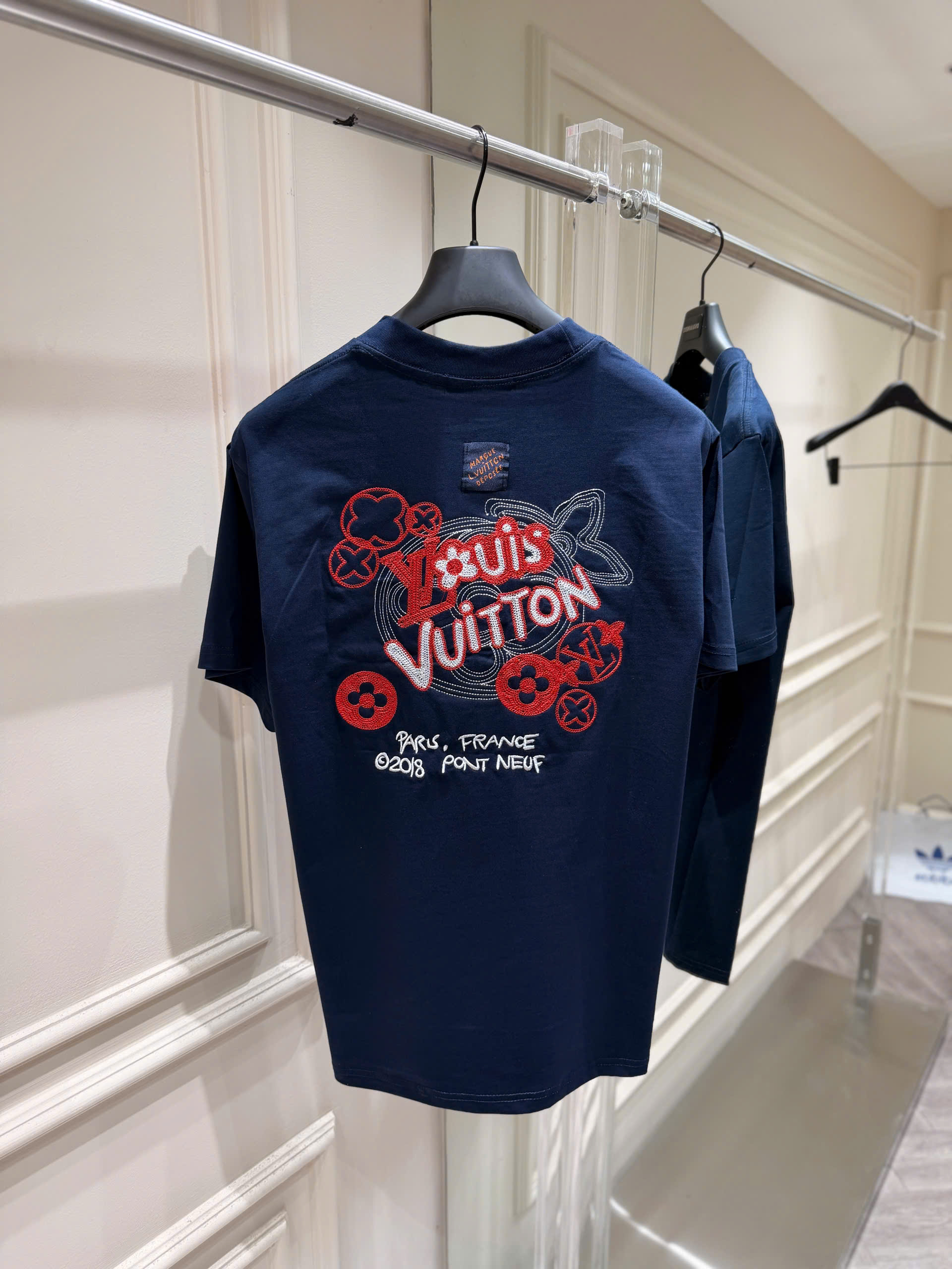 Áo phông T shirt Louis Vuitton LV logo thêu trước sau Like Auth S-XL NV