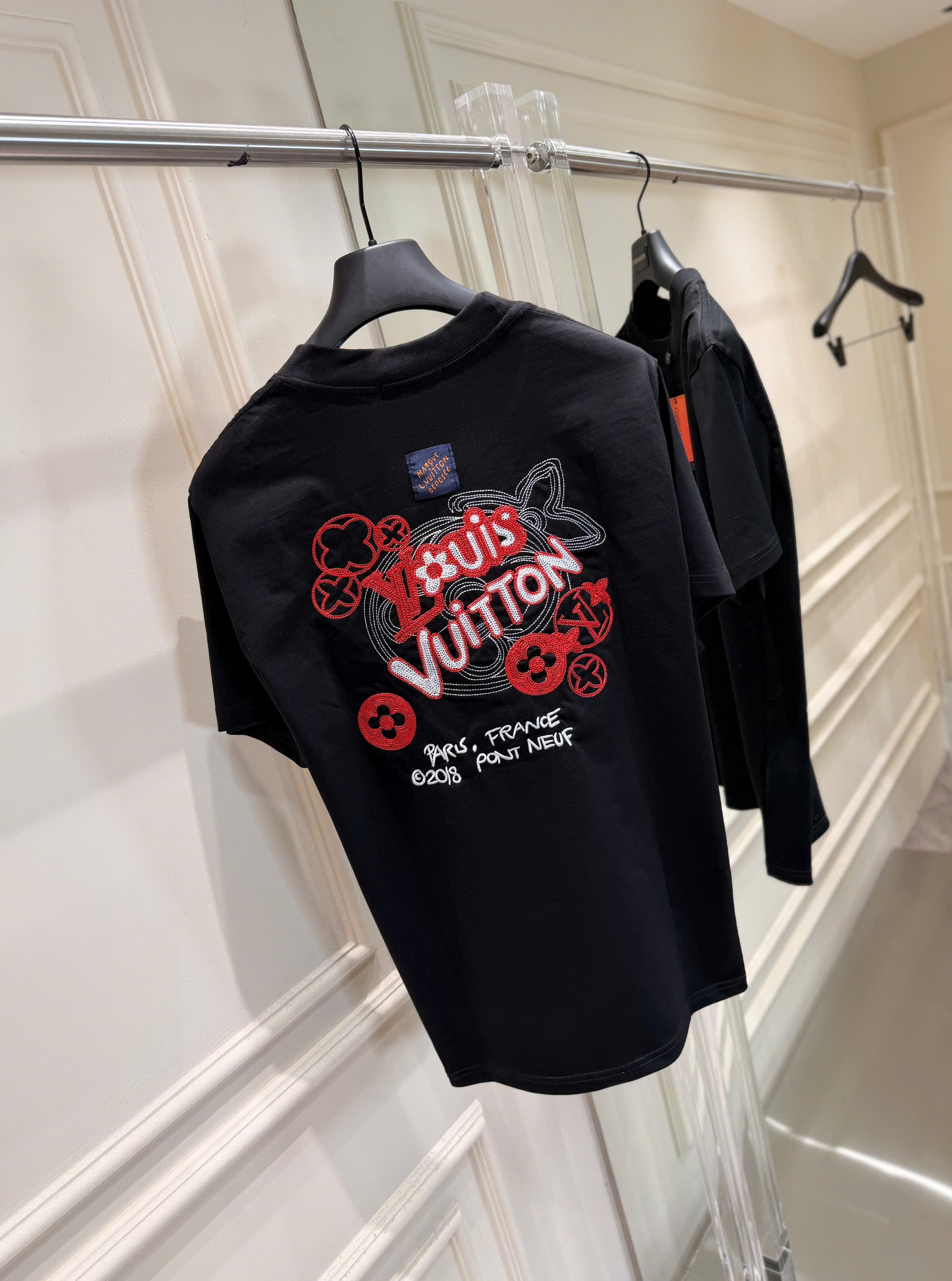 Áo phông T shirt Louis Vuitton LV logo thêu trước sau Like Auth S-XL NV