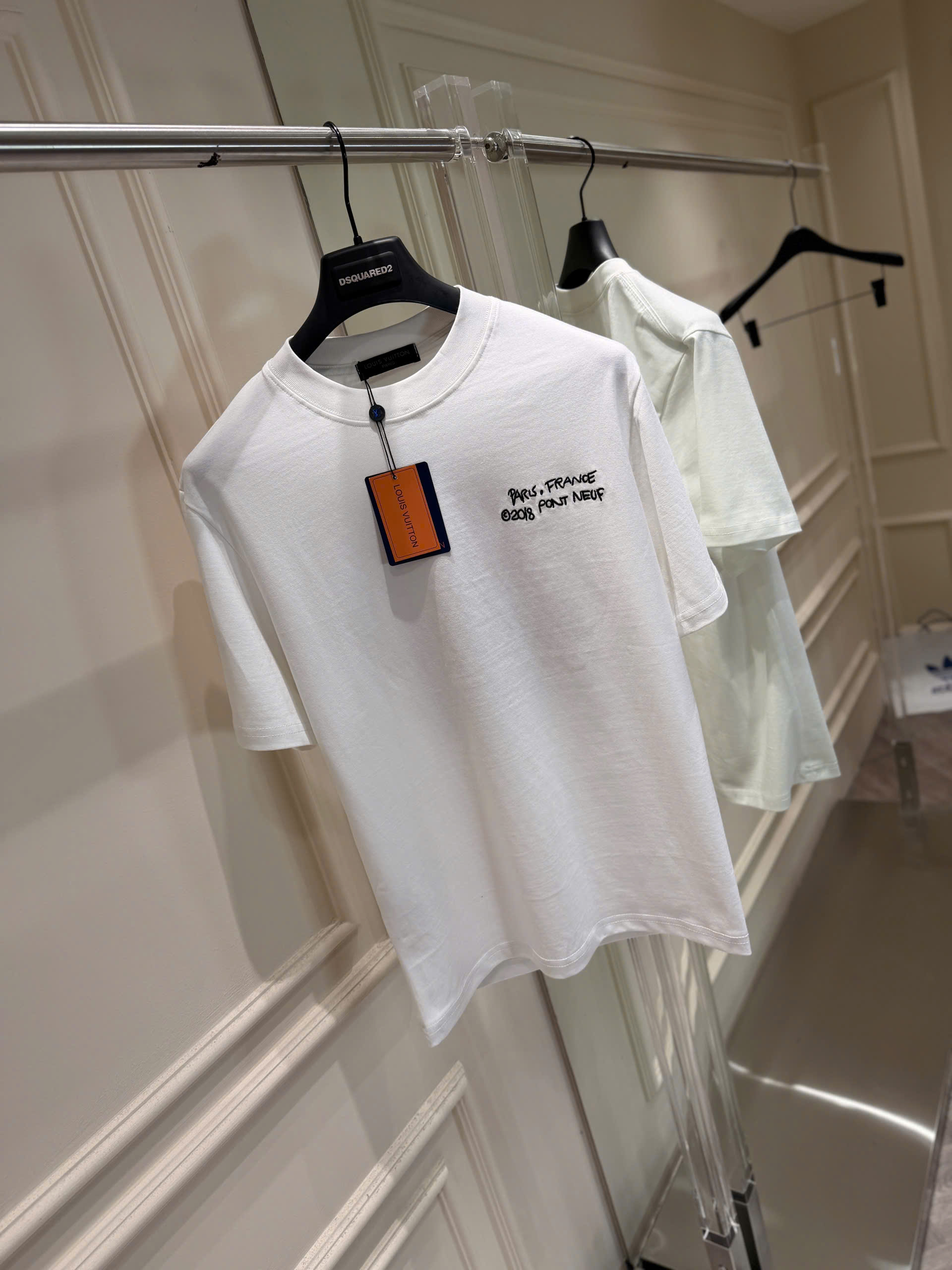 Áo phông T shirt Louis Vuitton LV logo thêu trước sau Like Auth S-XL NV