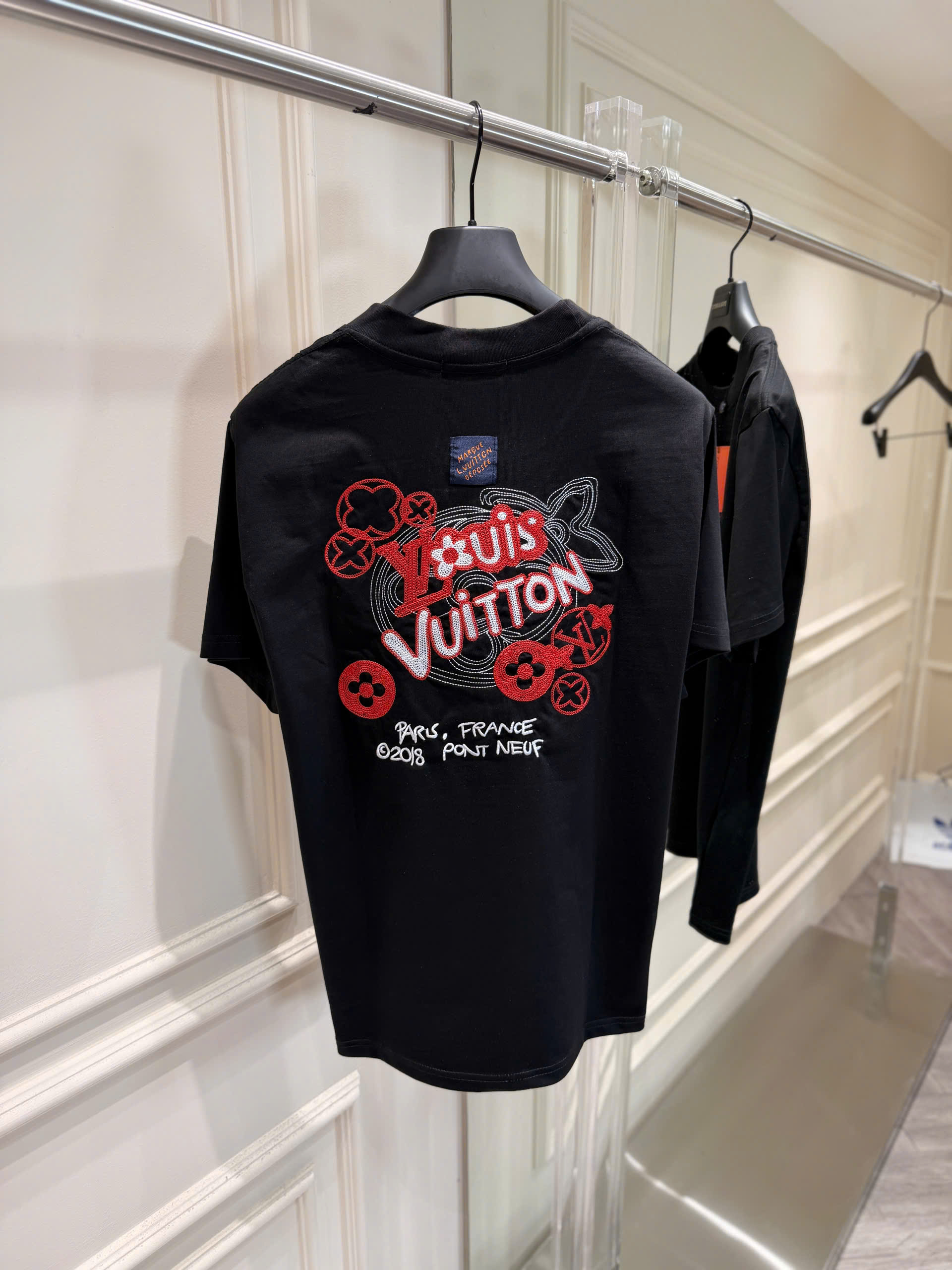 Áo phông T shirt Louis Vuitton LV logo thêu trước sau Like Auth S-XL NV