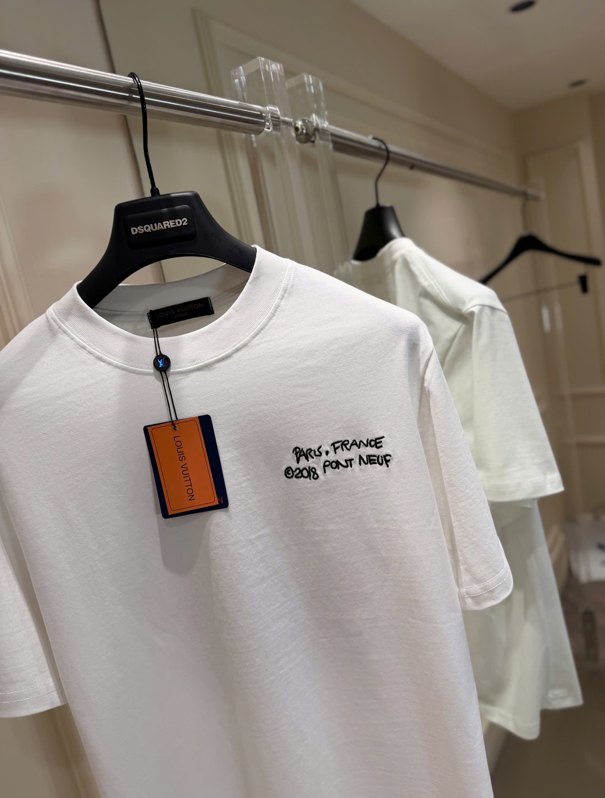 Áo phông T shirt Louis Vuitton LV logo thêu trước sau Like Auth S-XL NV