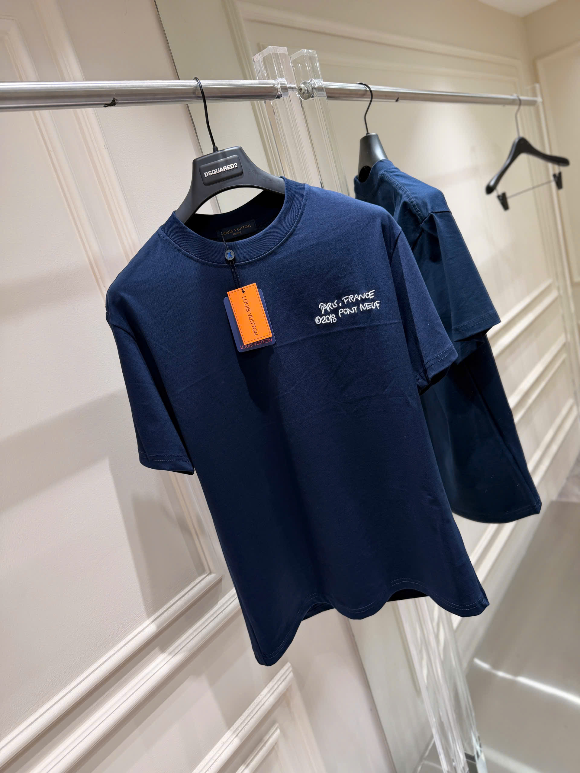 Áo phông T shirt Louis Vuitton LV logo thêu trước sau Like Auth S-XL NV