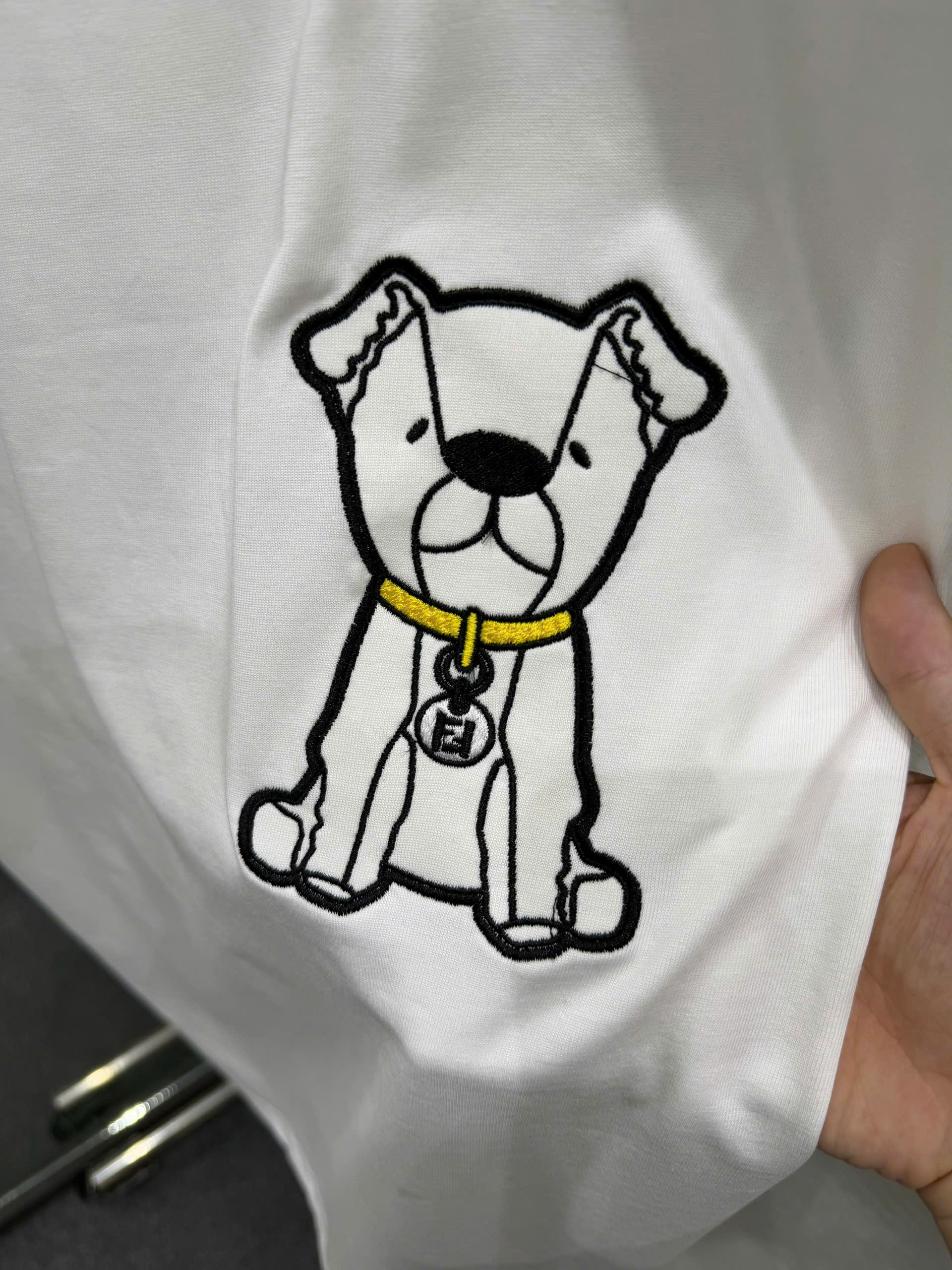 Áo phông T shirt Fendi FD log thêu Cún ngực Like Auth S-XL NV