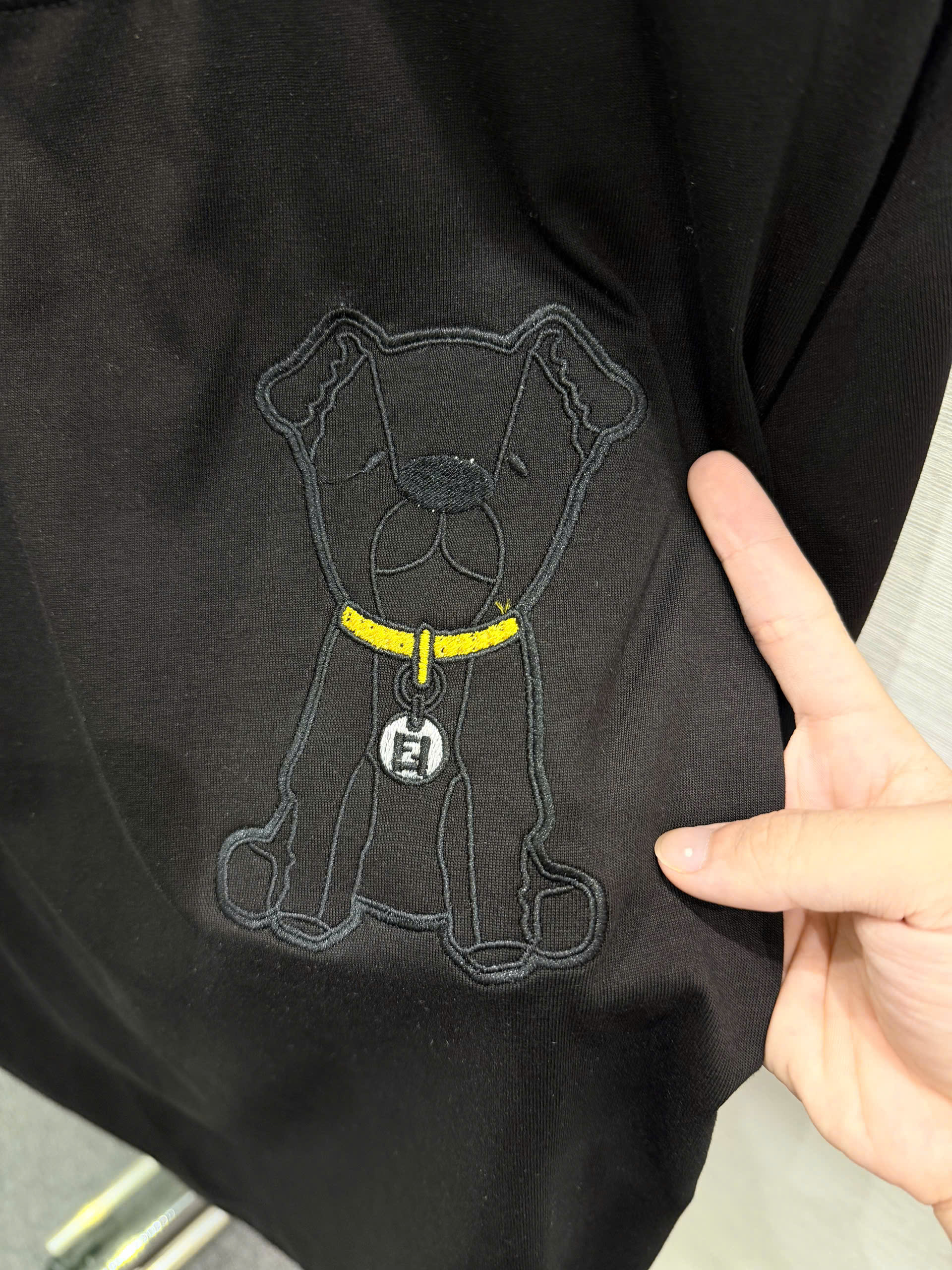 Áo phông T shirt Fendi FD log thêu Cún ngực Like Auth S-XL NV