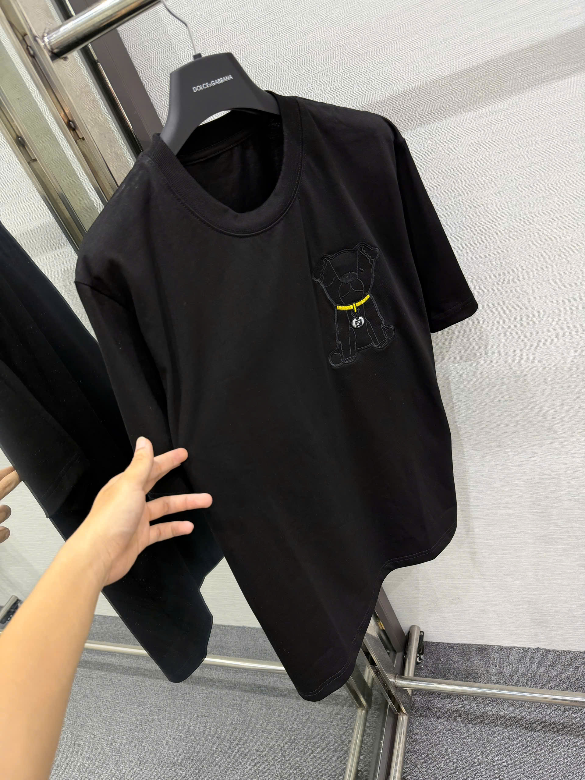 Áo phông T shirt Fendi FD log thêu Cún ngực Like Auth S-XL NV