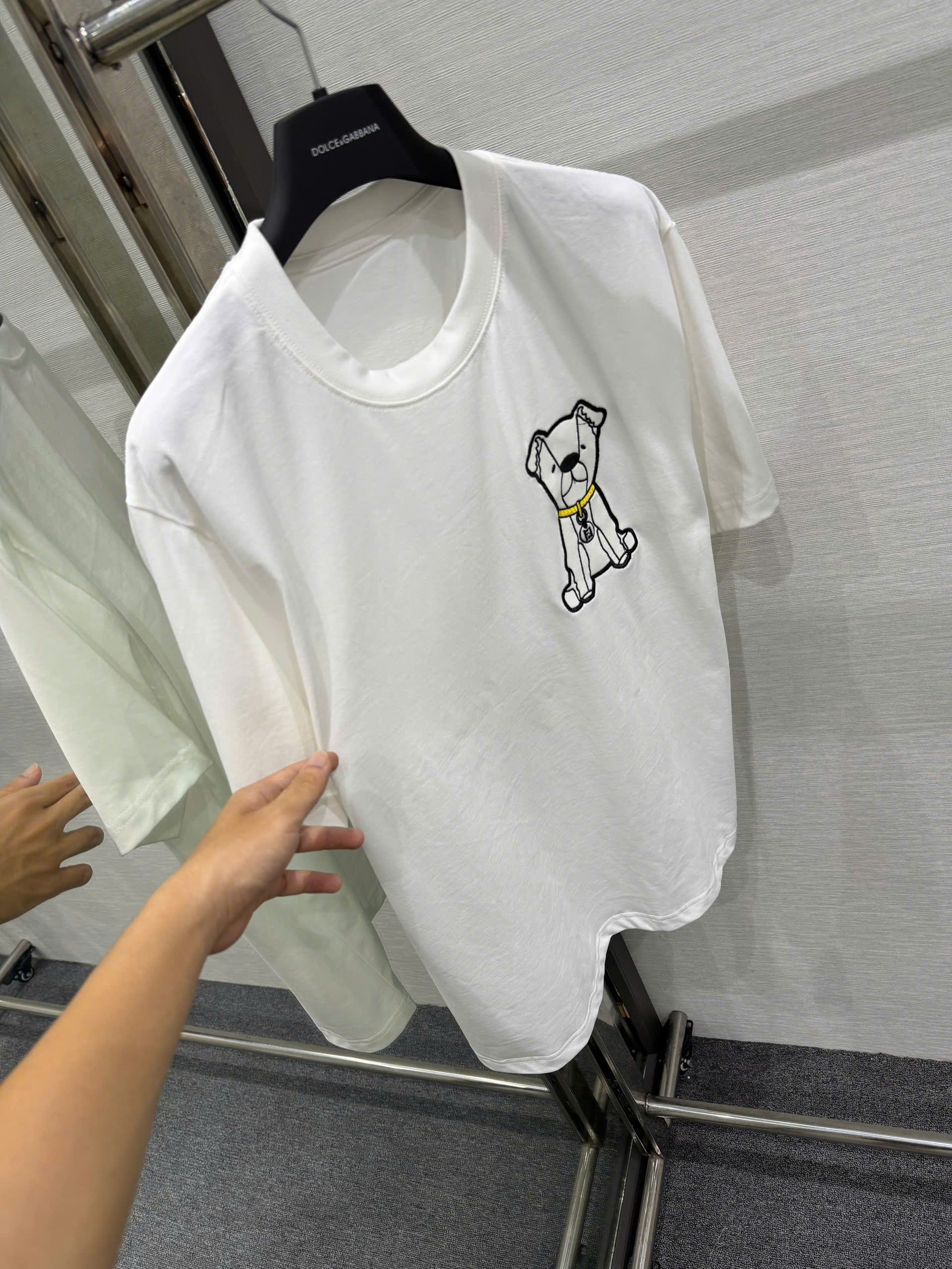 Áo phông T shirt Fendi FD log thêu Cún ngực Like Auth S-XL NV