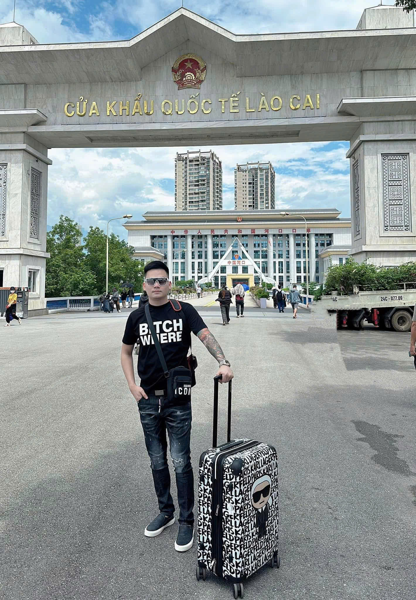 Áo phông T shirt Dsquared2 DSQ Bitch Where Like Auth XS-L NV
