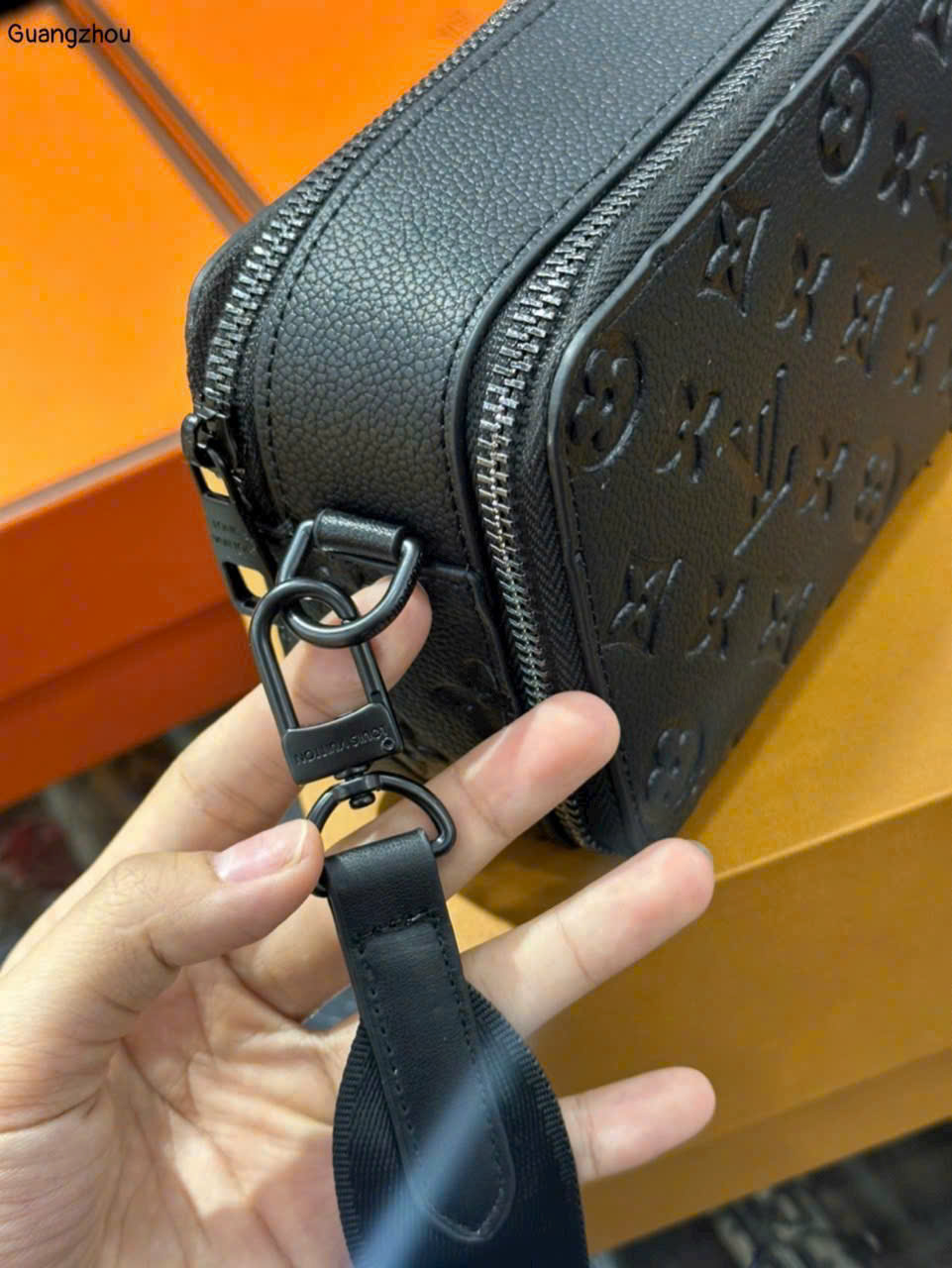 Túi đeo chéo Louis Vuitton LV Alpha Wearable Damier Graphite monogram vân chìm Like Auth 19x11x7 PLD
