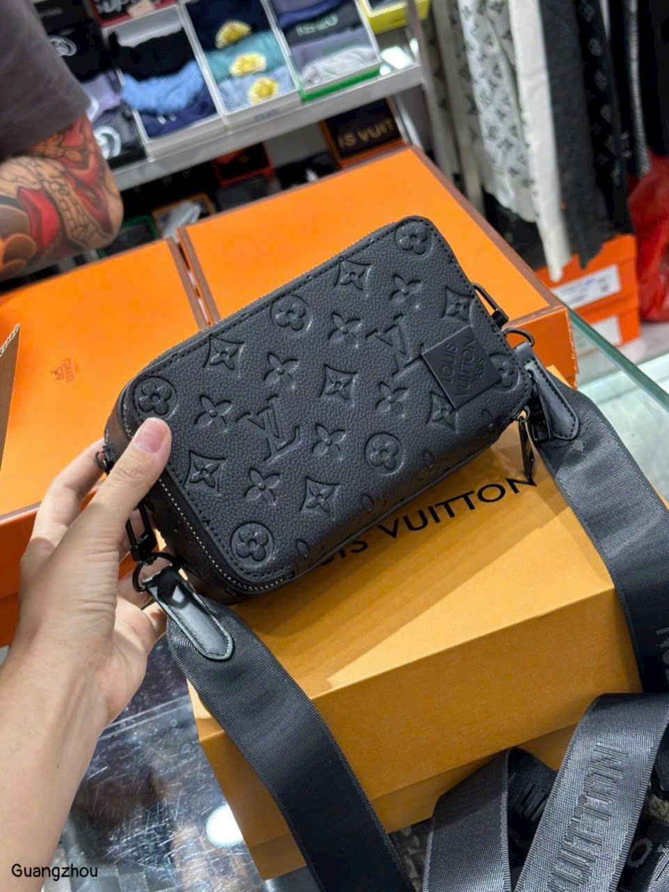 Túi đeo chéo Louis Vuitton LV Alpha Wearable Damier Graphite monogram vân chìm Like Auth 19x11x7 PLD