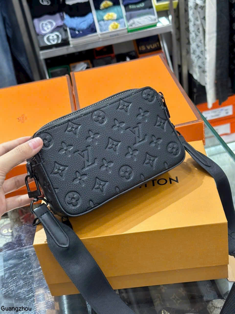 Túi đeo chéo Louis Vuitton LV Alpha Wearable Damier Graphite monogram vân chìm Like Auth 19x11x7 PLD