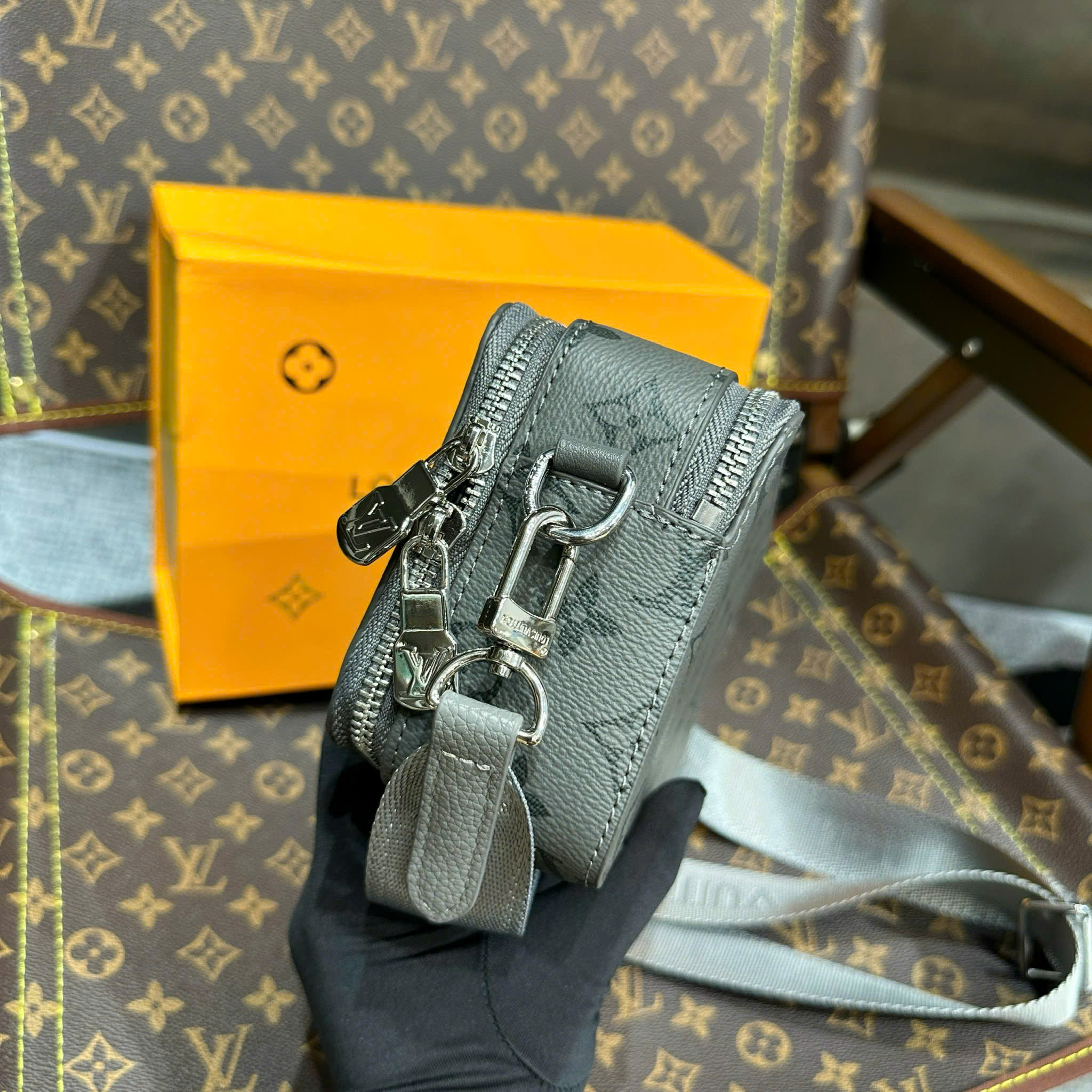 Túi đeo chéo Louis Vuitton LV Alpha Wearable Damier Graphite monogram Xám Like Auth 19x11x7 PLD