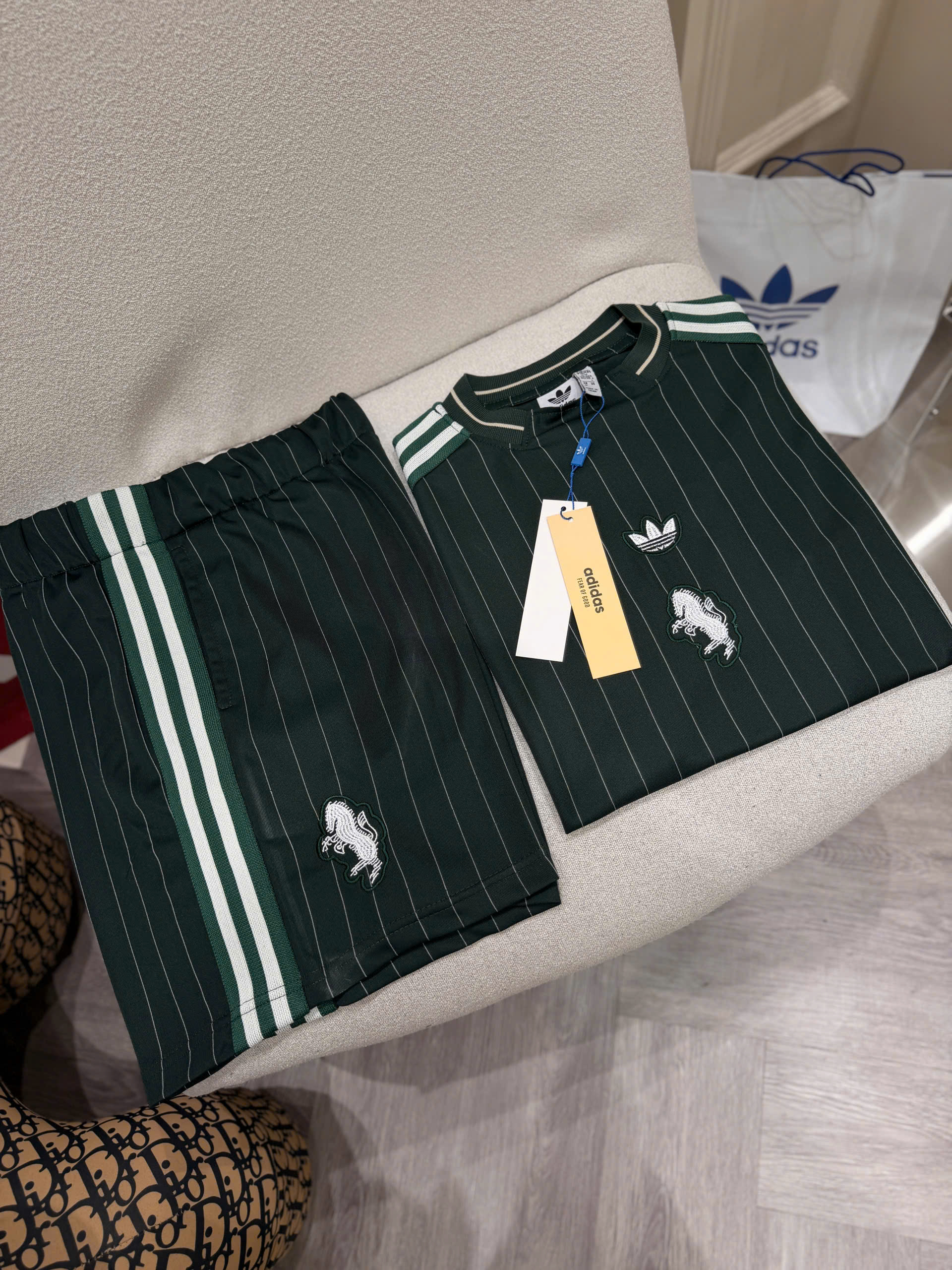 Set bộ hè thể thao Adidas kẻ sọc dọc logo thêu ngực tag ngựa Like Auth S-XL NV