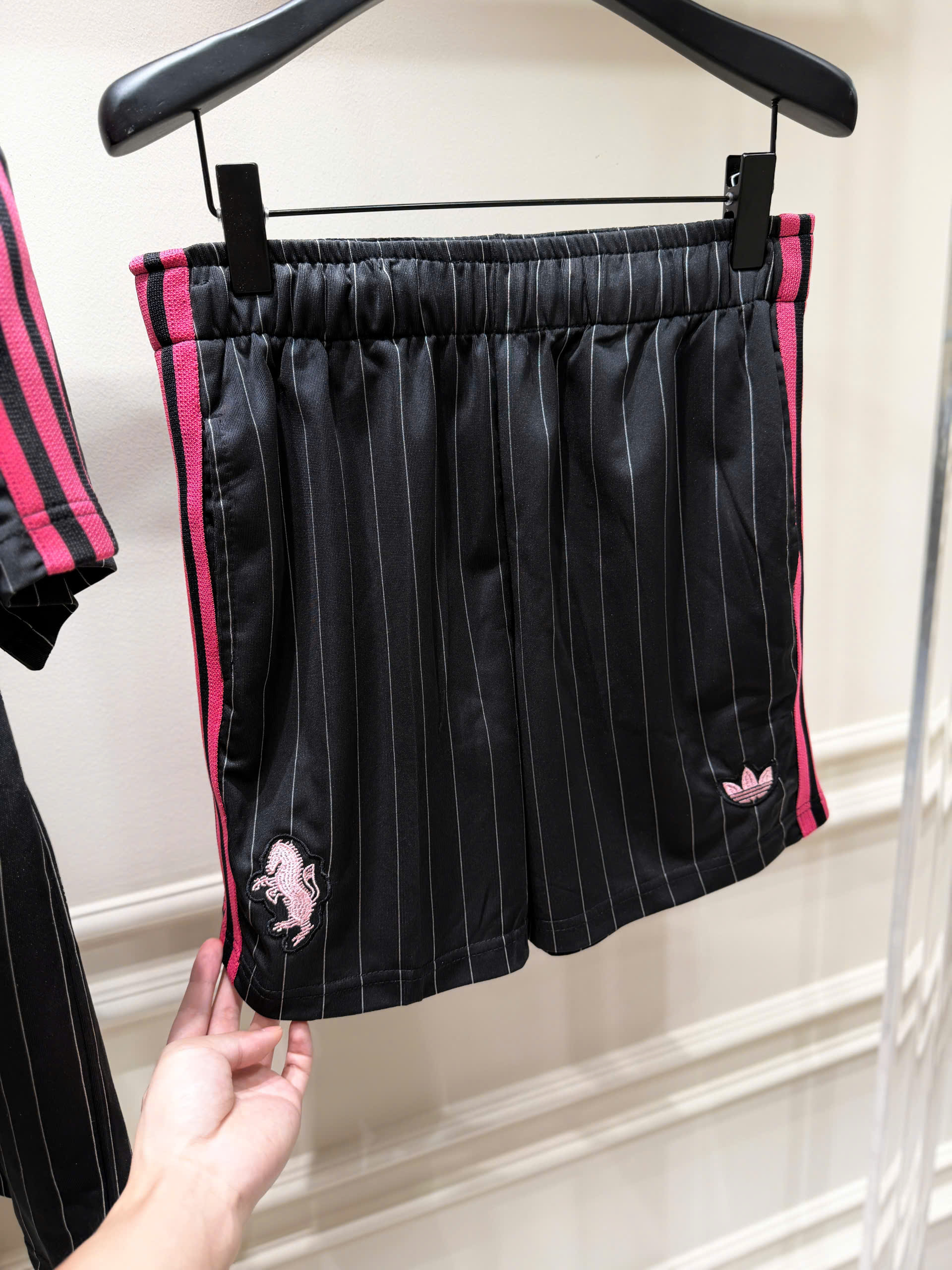 Set bộ hè thể thao Adidas kẻ sọc dọc logo thêu ngực tag ngựa Like Auth S-XL NV