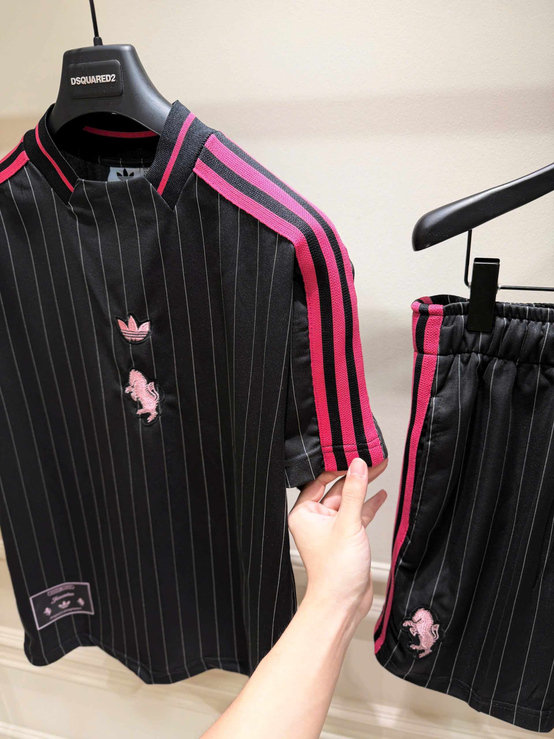 Set bộ hè thể thao Adidas kẻ sọc dọc logo thêu ngực tag ngựa Like Auth S-XL NV