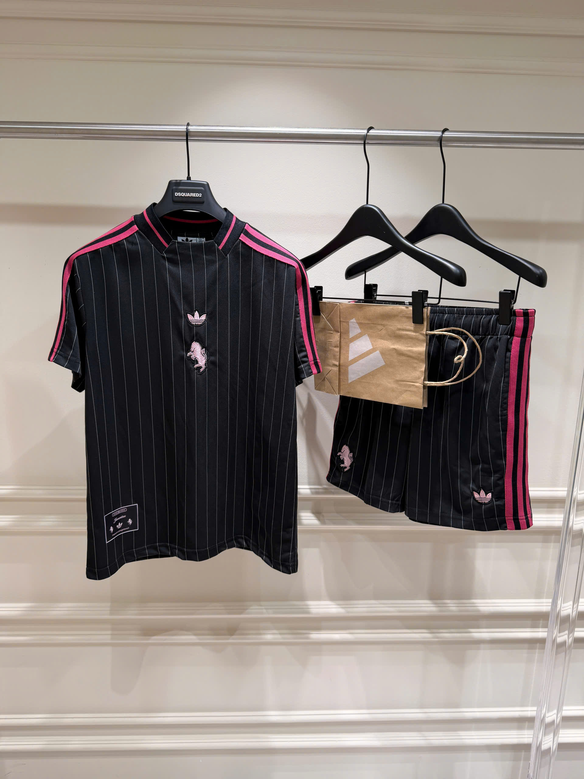 Set bộ hè thể thao Adidas kẻ sọc dọc logo thêu ngực tag ngựa Like Auth S-XL NV