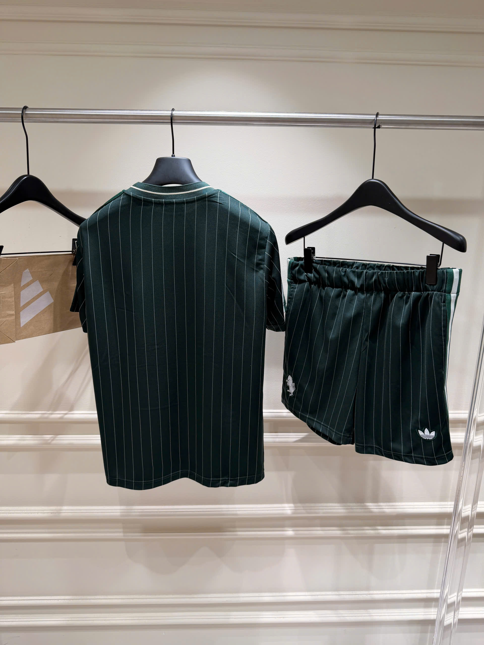 Set bộ hè thể thao Adidas kẻ sọc dọc logo thêu ngực tag ngựa Like Auth S-XL NV