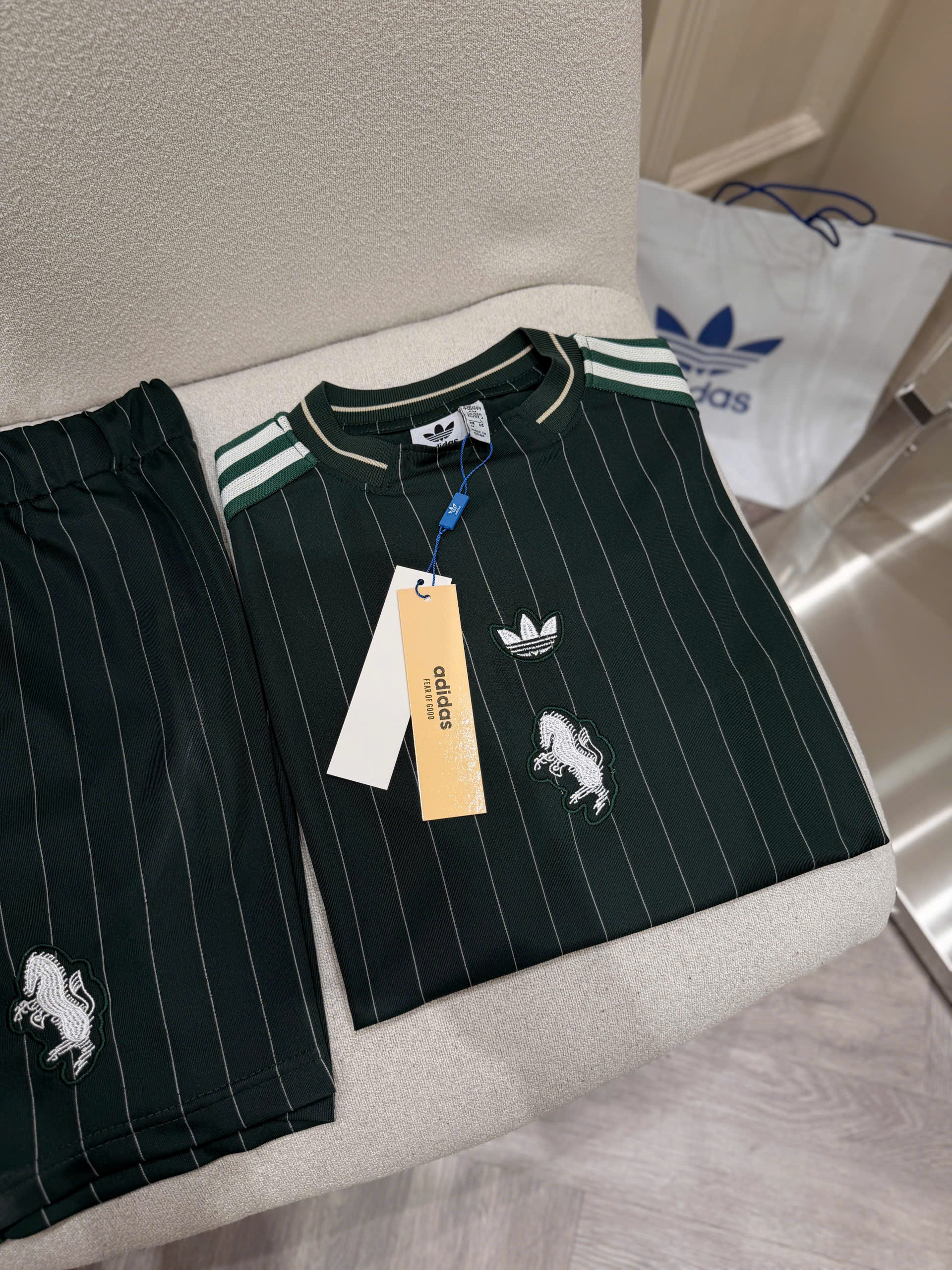 Set bộ hè thể thao Adidas kẻ sọc dọc logo thêu ngực tag ngựa Like Auth S-XL NV