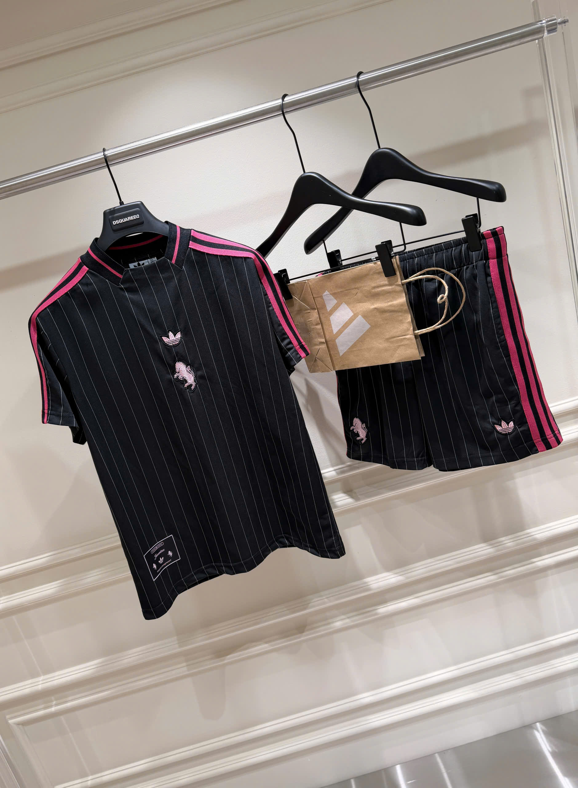 Set bộ hè thể thao Adidas kẻ sọc dọc logo thêu ngực tag ngựa Like Auth S-XL NV
