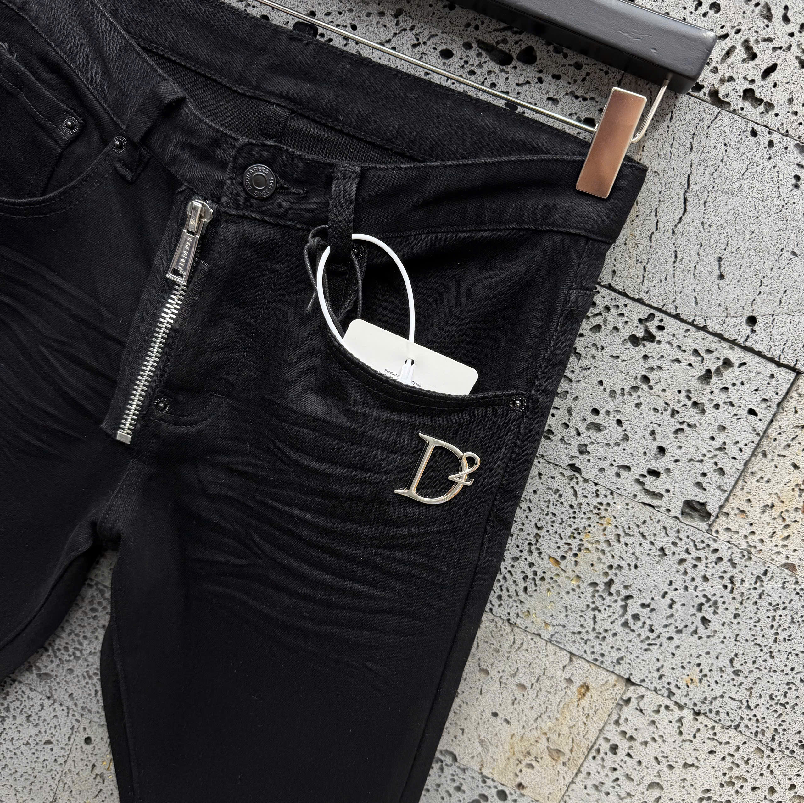 Quần Jean Dsquared2 DSQ icon logo tag bạc đùi khóa lệch Like Auth 42-54 NV