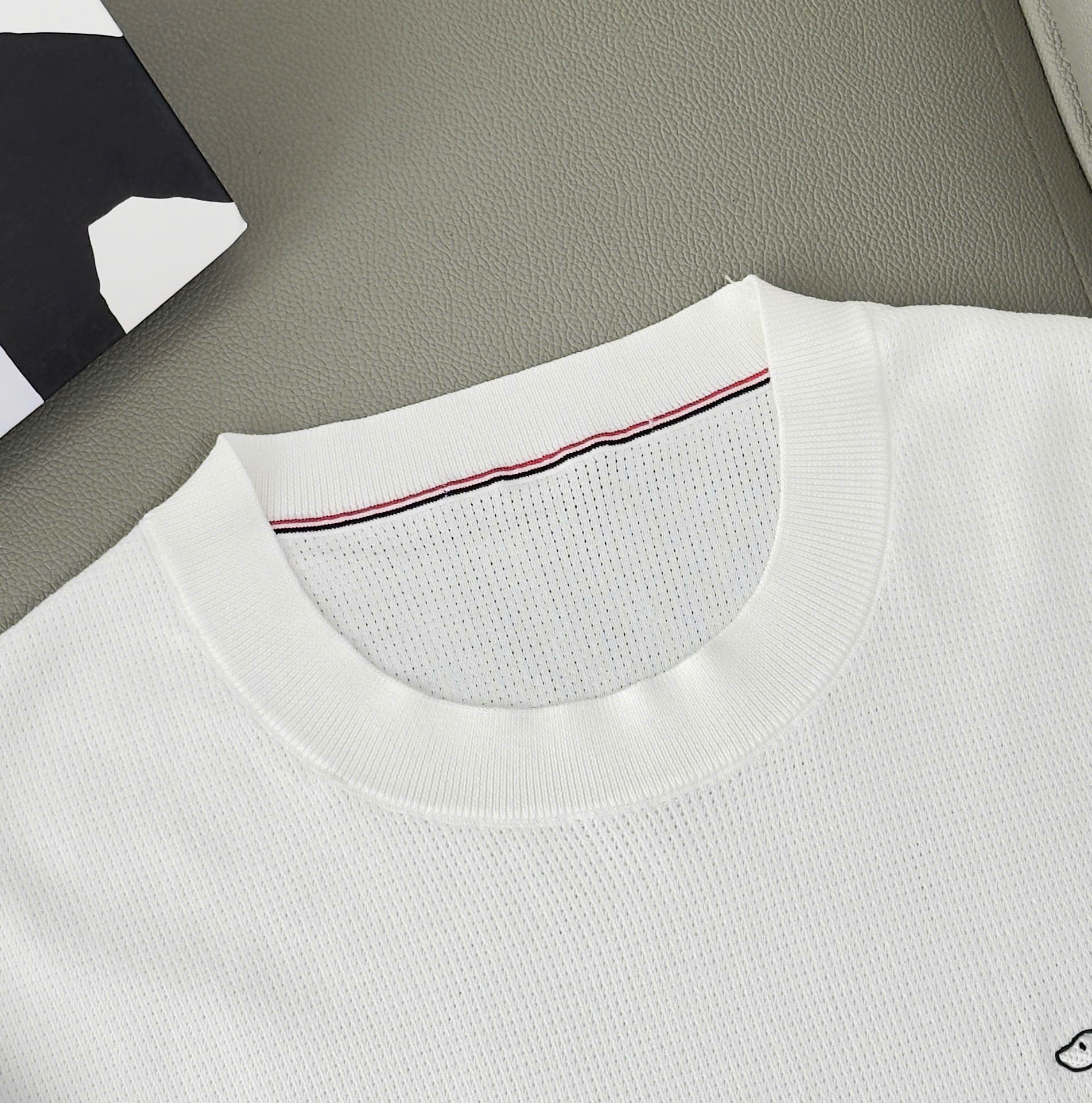 Áo phông T shirt Thombrowne kẻ sọc tay logo thêu Cún Like Auth 48-54 DDT\Trắng