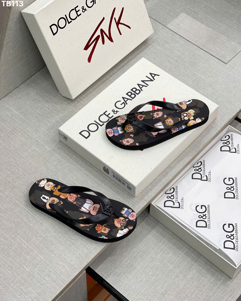 Dép tông xỏ ngón flip flop Dolce Gabbana DG Pig Family Like Auth 38-43 LK