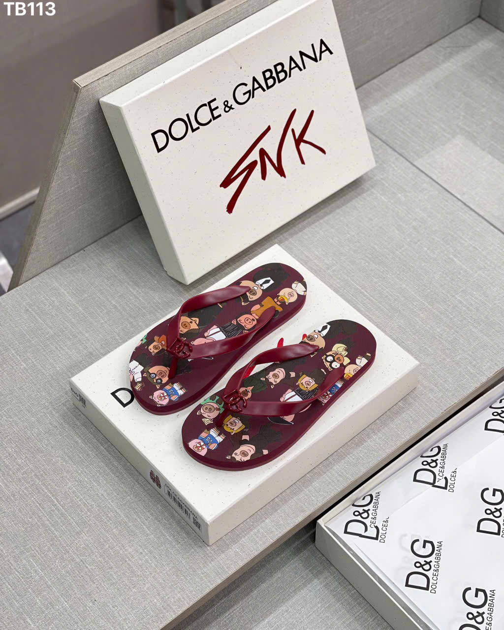 Dép tông xỏ ngón flip flop Dolce Gabbana DG Pig Family Like Auth 38-43 LK