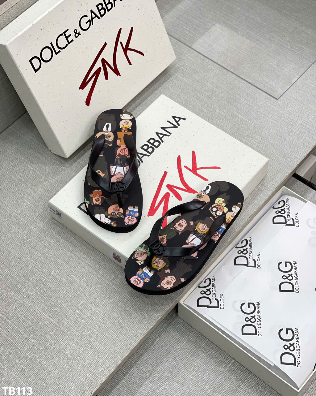 Dép tông xỏ ngón flip flop Dolce Gabbana DG Pig Family Like Auth 38-43 LK