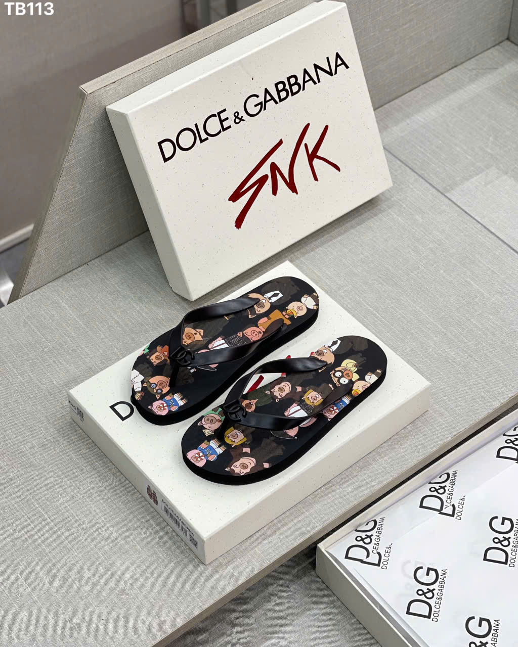 Dép tông xỏ ngón flip flop Dolce Gabbana DG Pig Family Like Auth 38-43 LK