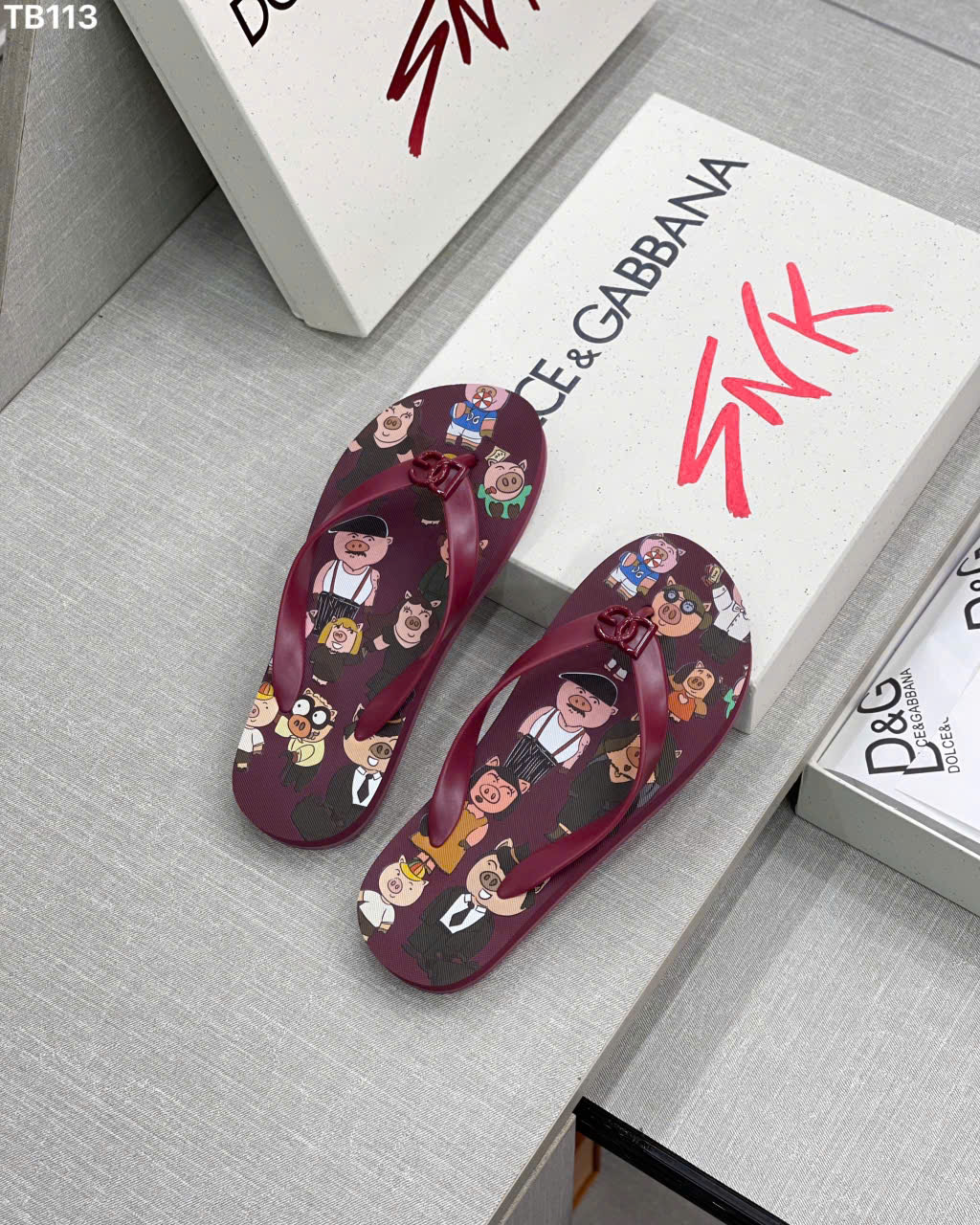 Dép tông xỏ ngón flip flop Dolce Gabbana DG Pig Family Like Auth 38-43 LK