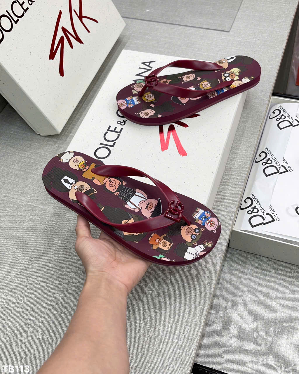 Dép tông xỏ ngón flip flop Dolce Gabbana DG Pig Family Like Auth 38-43 LK