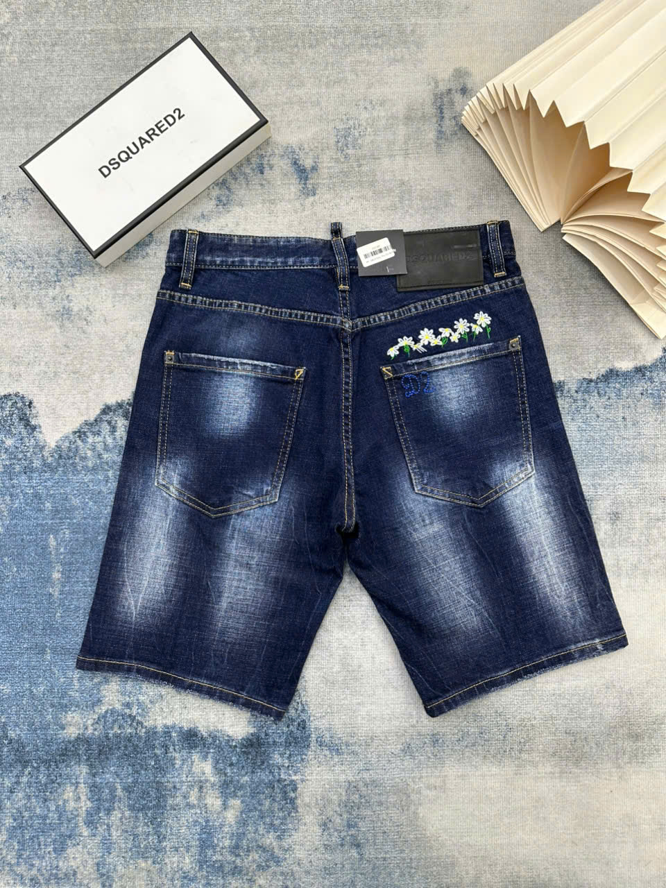 Quần short ngố bò Dsquared2 DSQ Xanh logo thêu hoa D2 túi sau Like Auth 28-34 LK