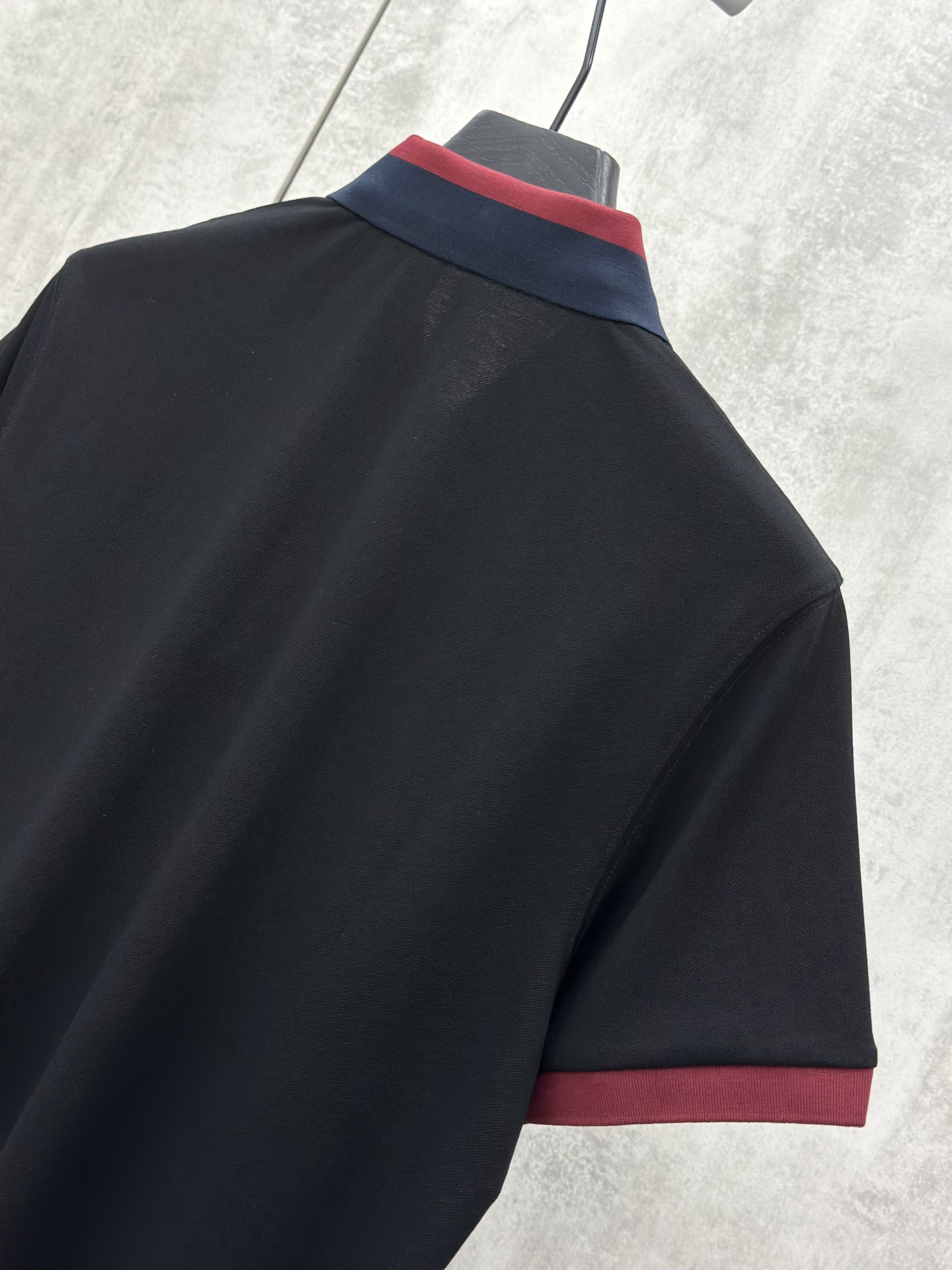 Áo polo Moncler kẻ sọc tay cổ Xanh Đỏ logo check cổ thêu ngực Like Auth 48-52 VTN