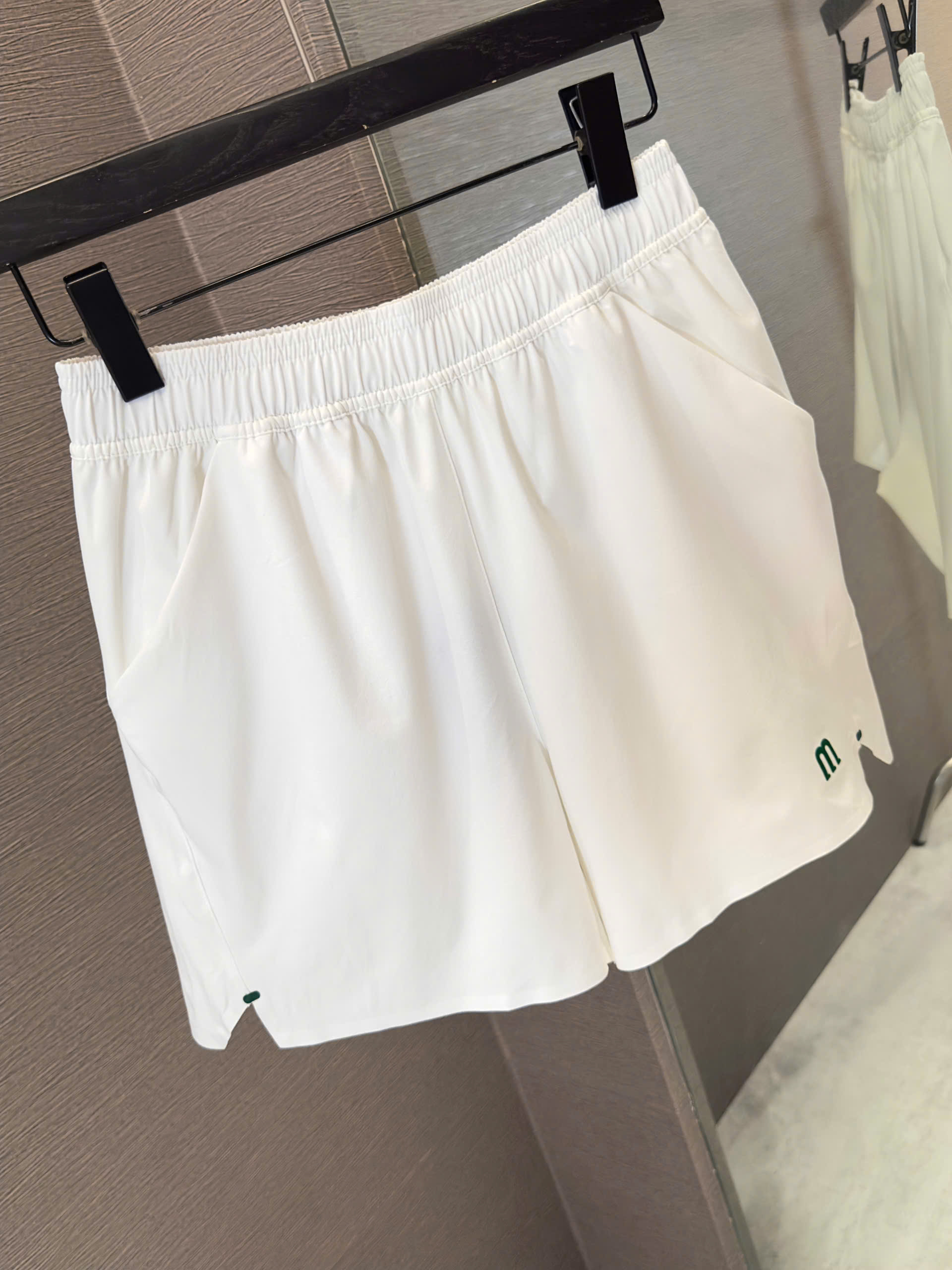 Quần short đùi Trắng thể thao Manesti Trắng full logo thêu đùi Xanh Lá Like Auth S-XL VTN