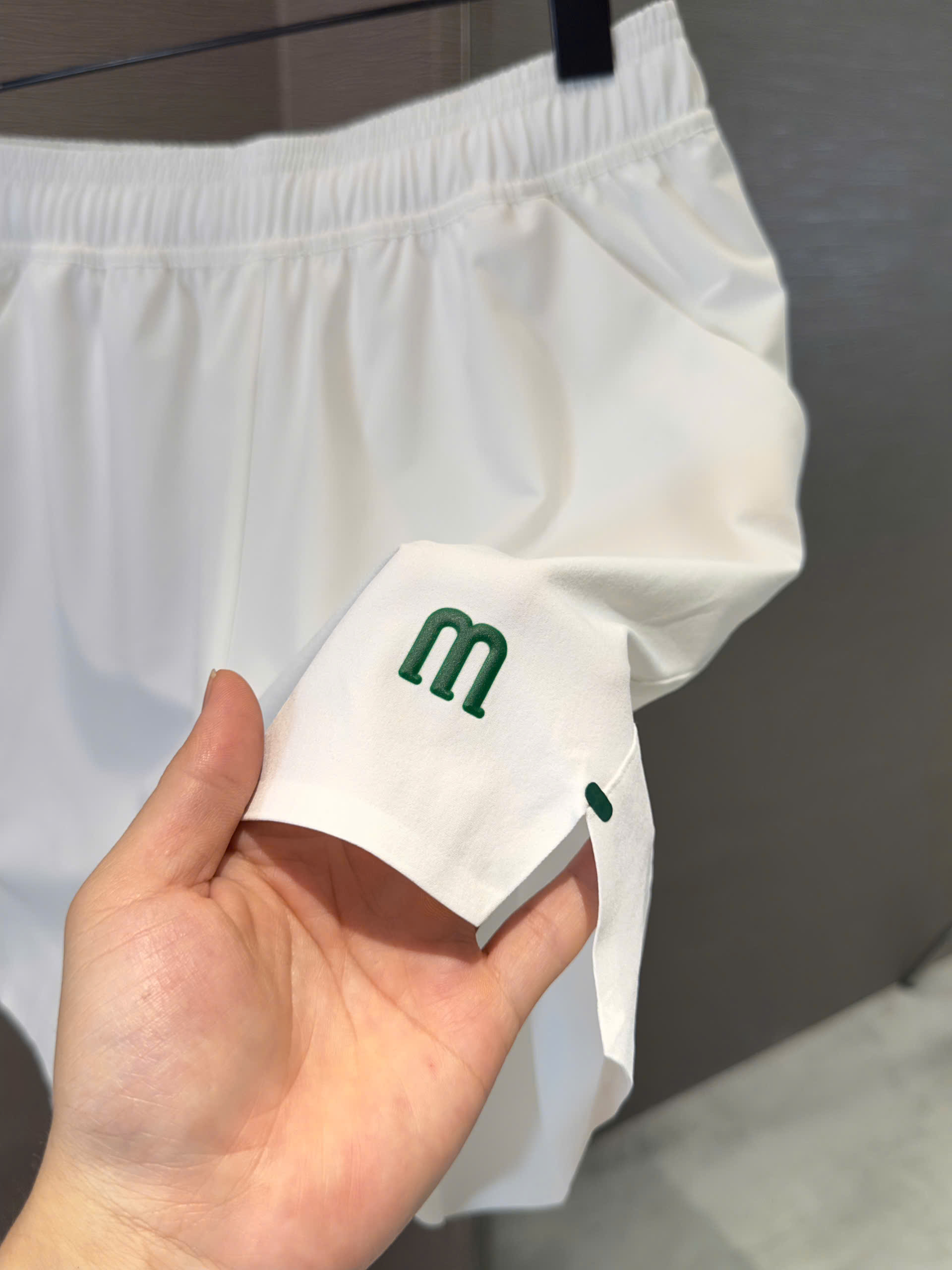 Quần short đùi Trắng thể thao Manesti Trắng full logo thêu đùi Xanh Lá Like Auth S-XL VTN