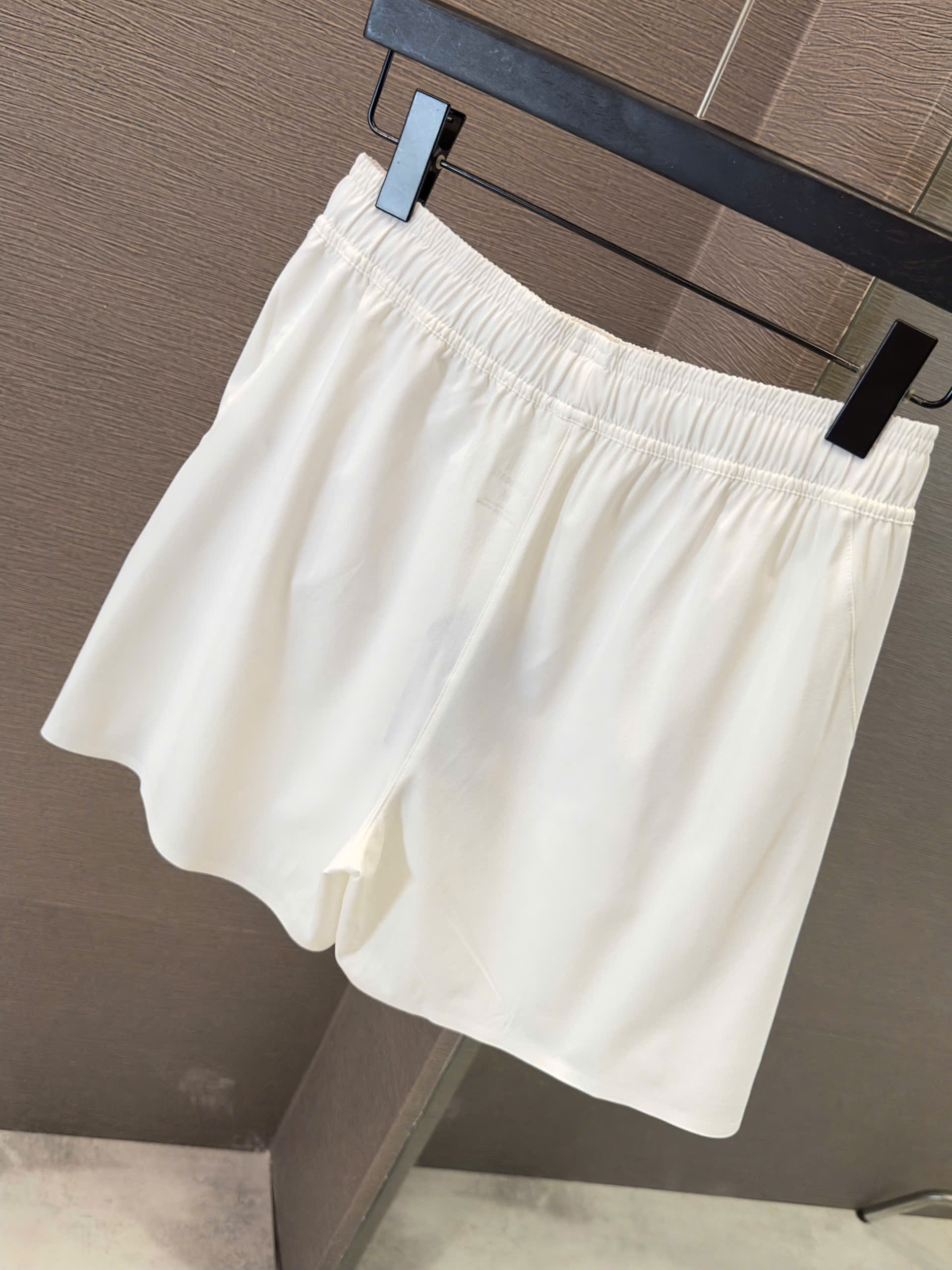 Quần short đùi Trắng thể thao Manesti Trắng full logo thêu đùi Xanh Lá Like Auth S-XL VTN