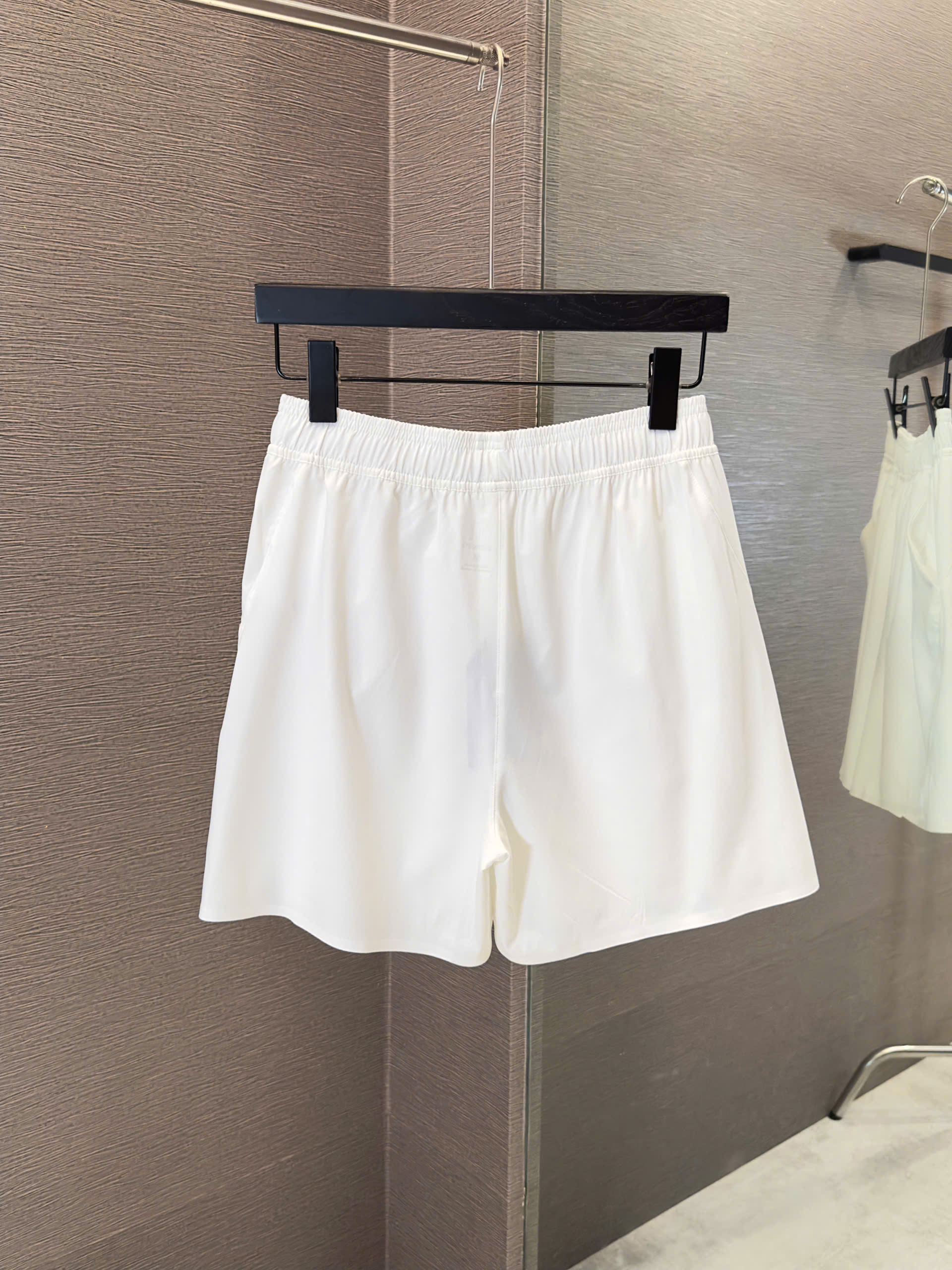 Quần short đùi Trắng thể thao Manesti Trắng full logo thêu đùi Xanh Lá Like Auth S-XL VTN