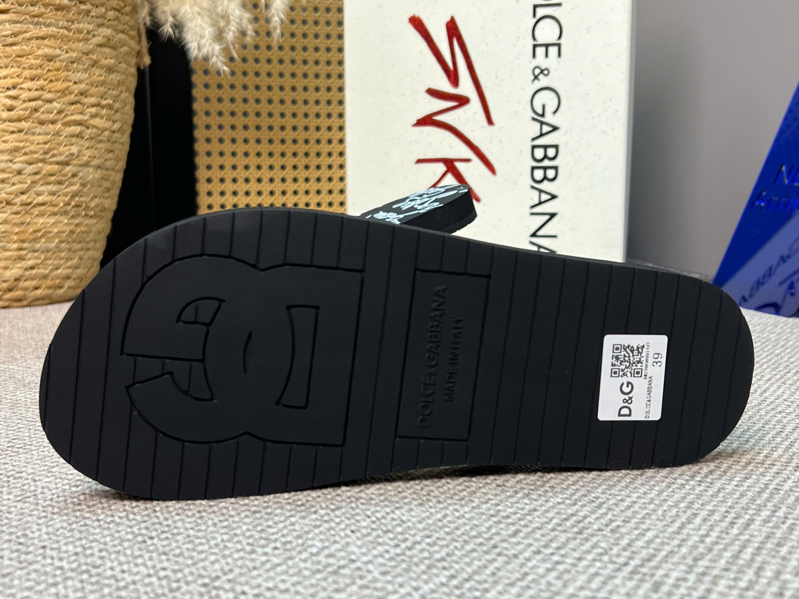 Dép tông xỏ ngón flip flop Dolce Gabbana DG logo full chữ ký Like Auth 38-43 LVQ VTN