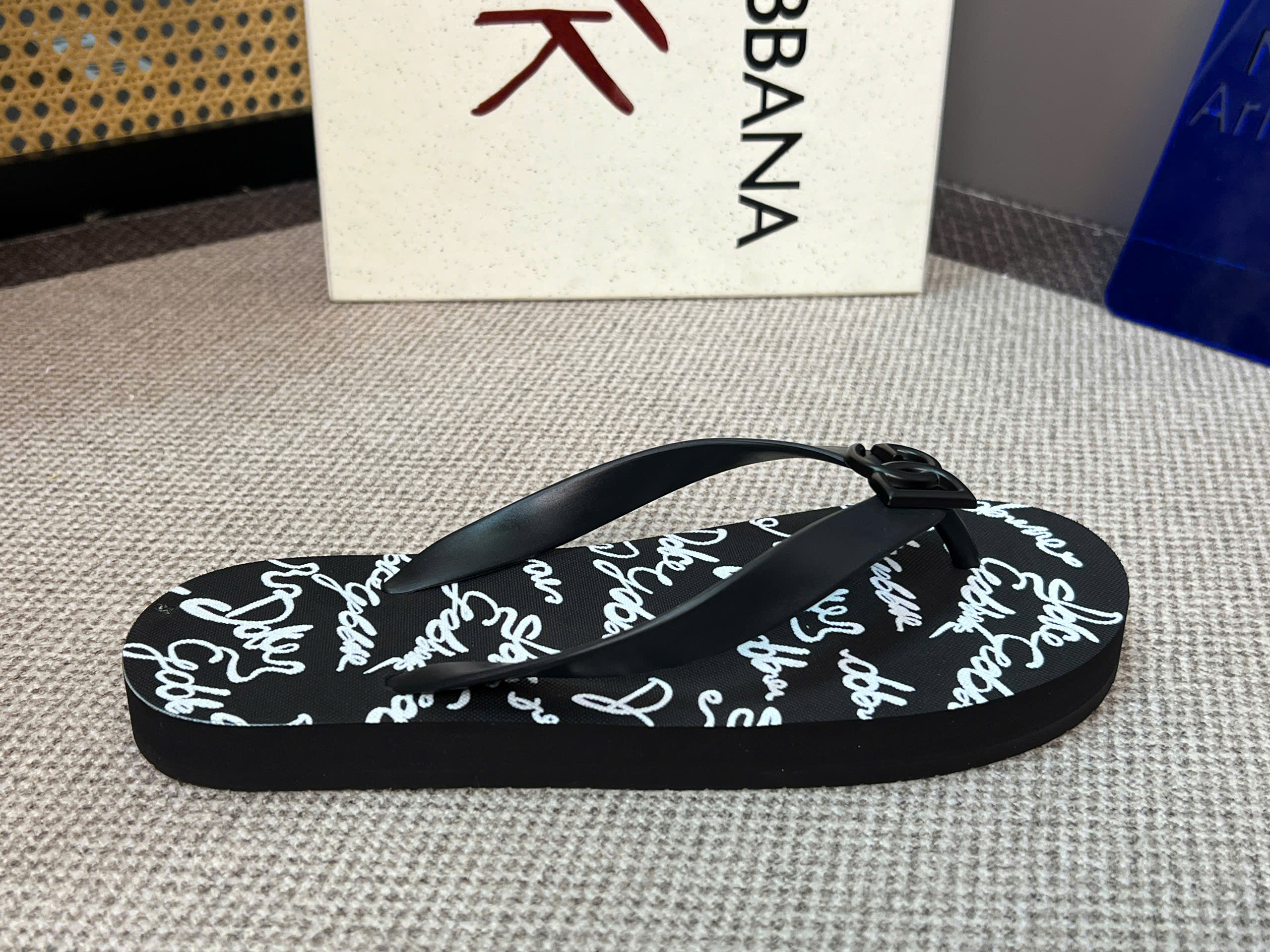 Dép tông xỏ ngón flip flop Dolce Gabbana DG logo full chữ ký Like Auth 38-43 LVQ VTN