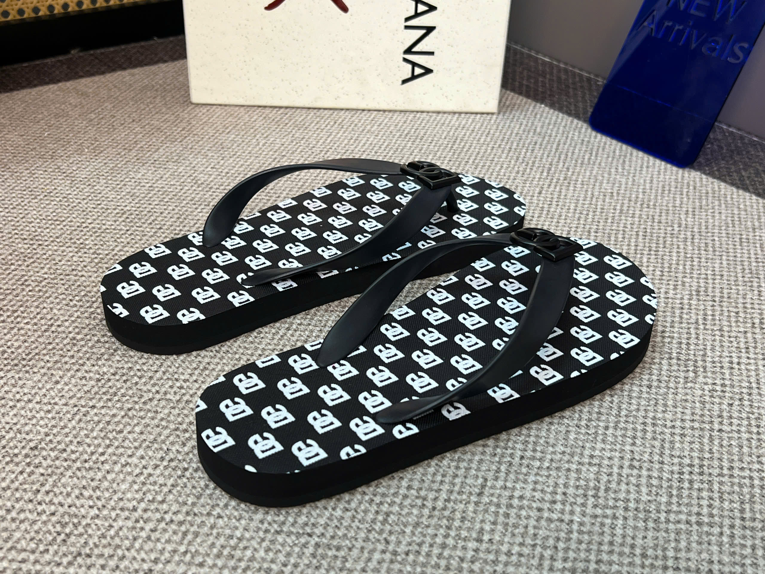 Dép tông xỏ ngón flip flop Dolce Gabbana DG logo full Like Auth 38-43 LVQ VTN