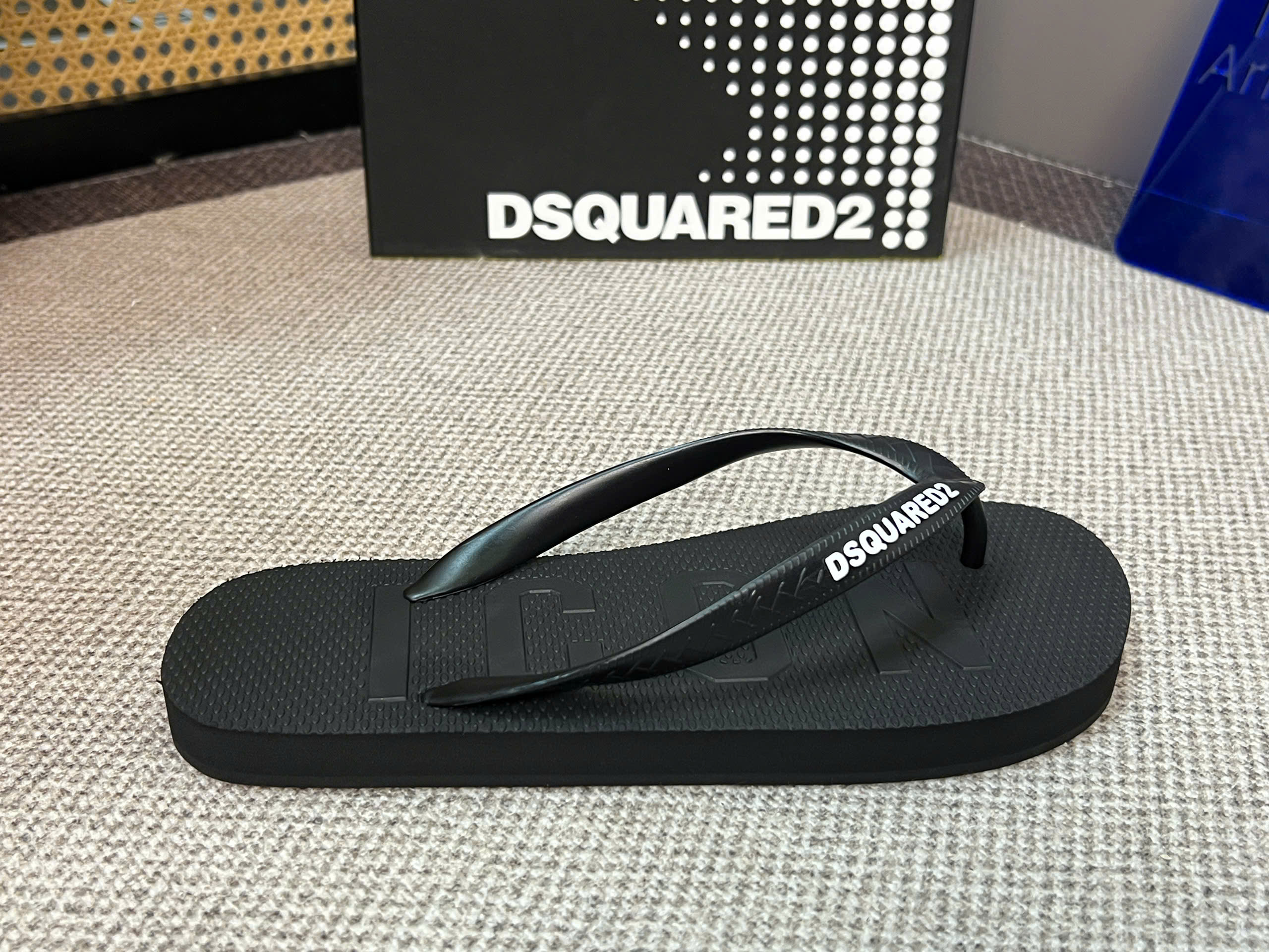 Dép tông xỏ ngón flip flop Dsquared2 DSQ icon logo check quai Like Auth 38-43 LVQ VTN