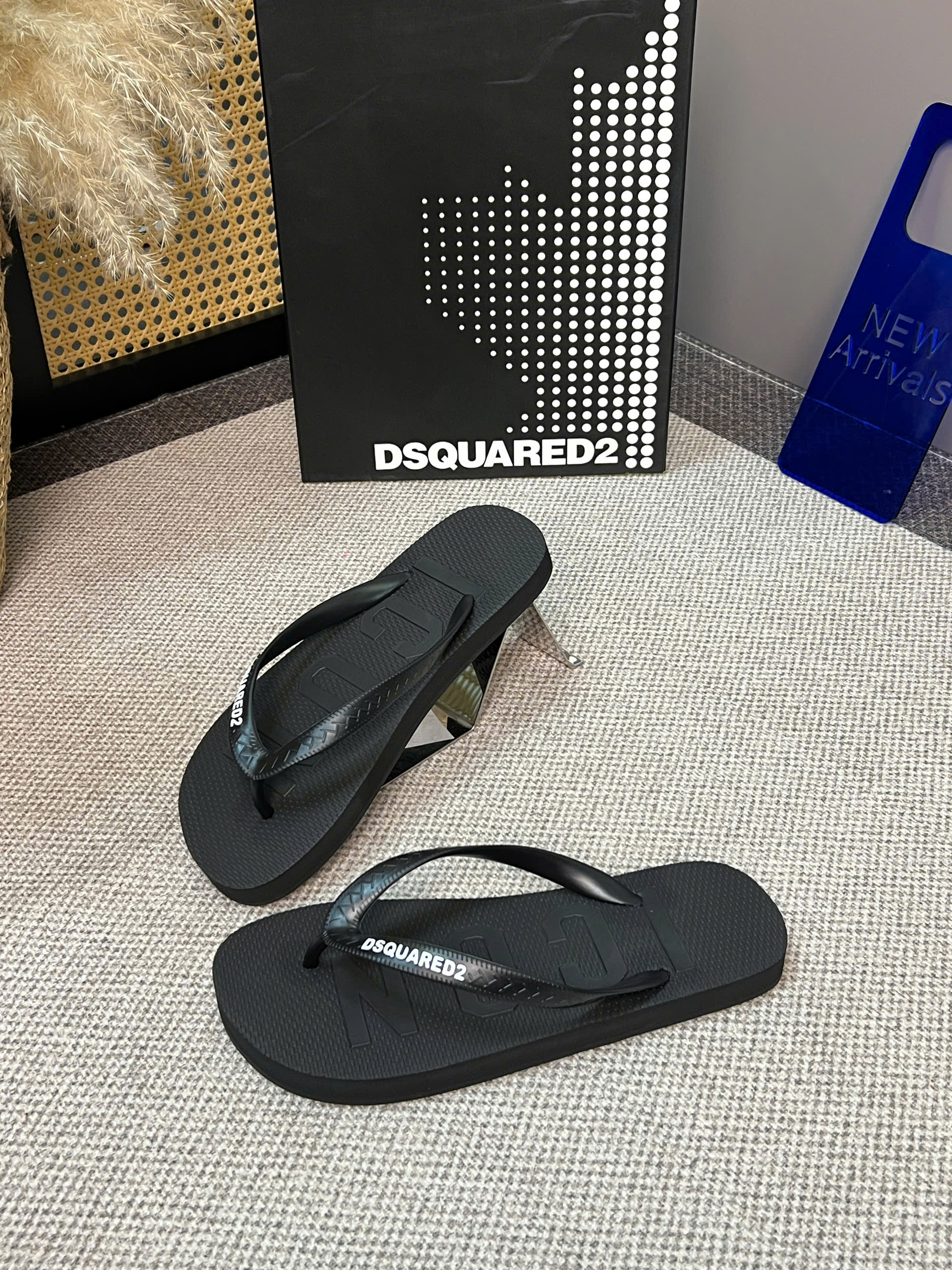 Dép tông xỏ ngón flip flop Dsquared2 DSQ icon logo check quai Like Auth 38-43 LVQ VTN