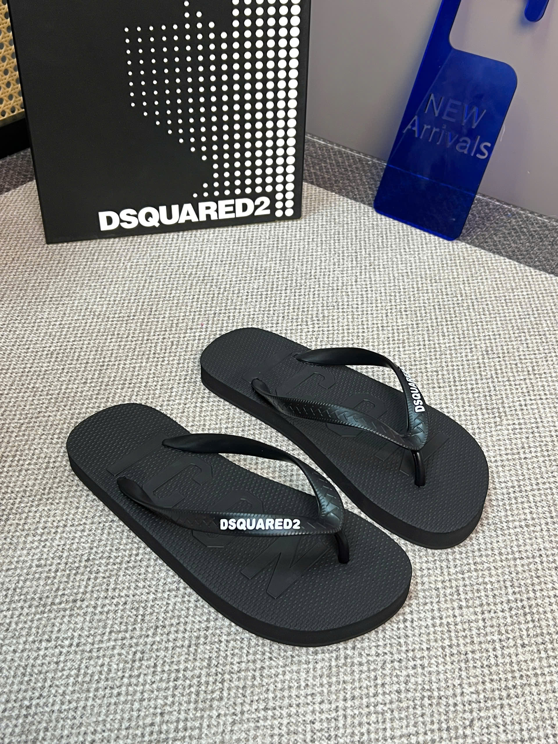 Dép tông xỏ ngón flip flop Dsquared2 DSQ icon logo check quai Like Auth 38-43 LVQ VTN